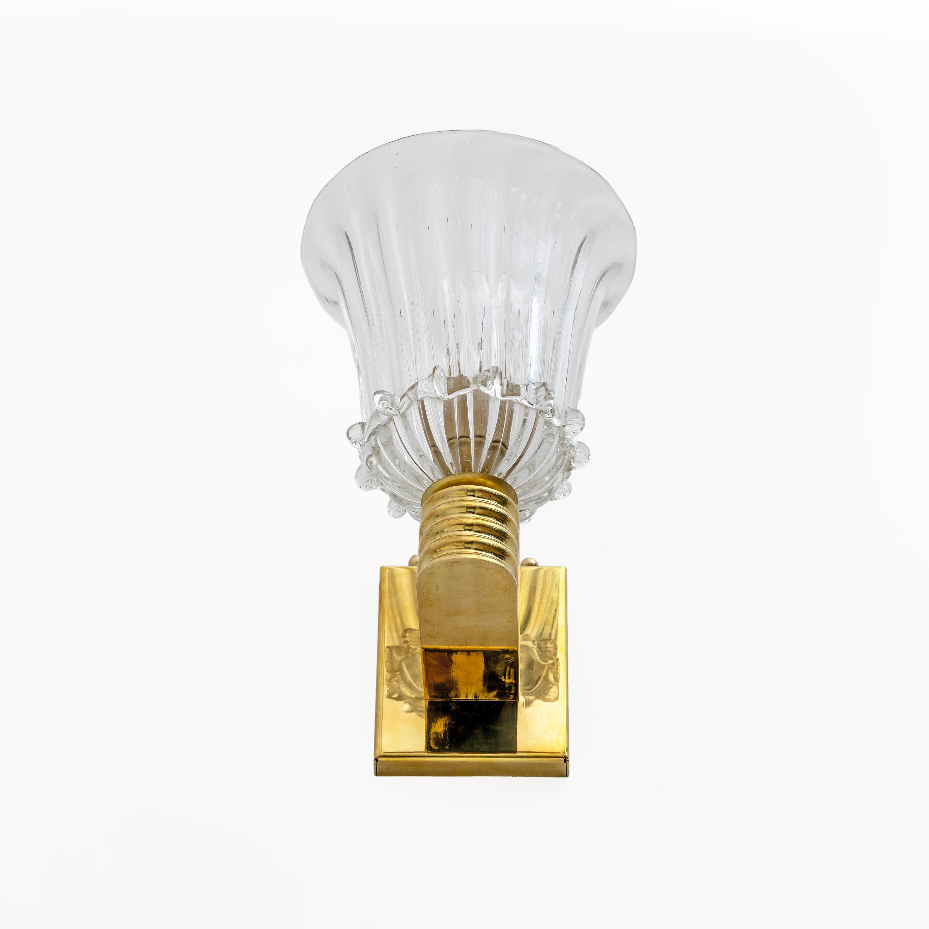 Attribuée à Barovier&Toso Paire d'appliques en laiton et verre de Murano en vente 2