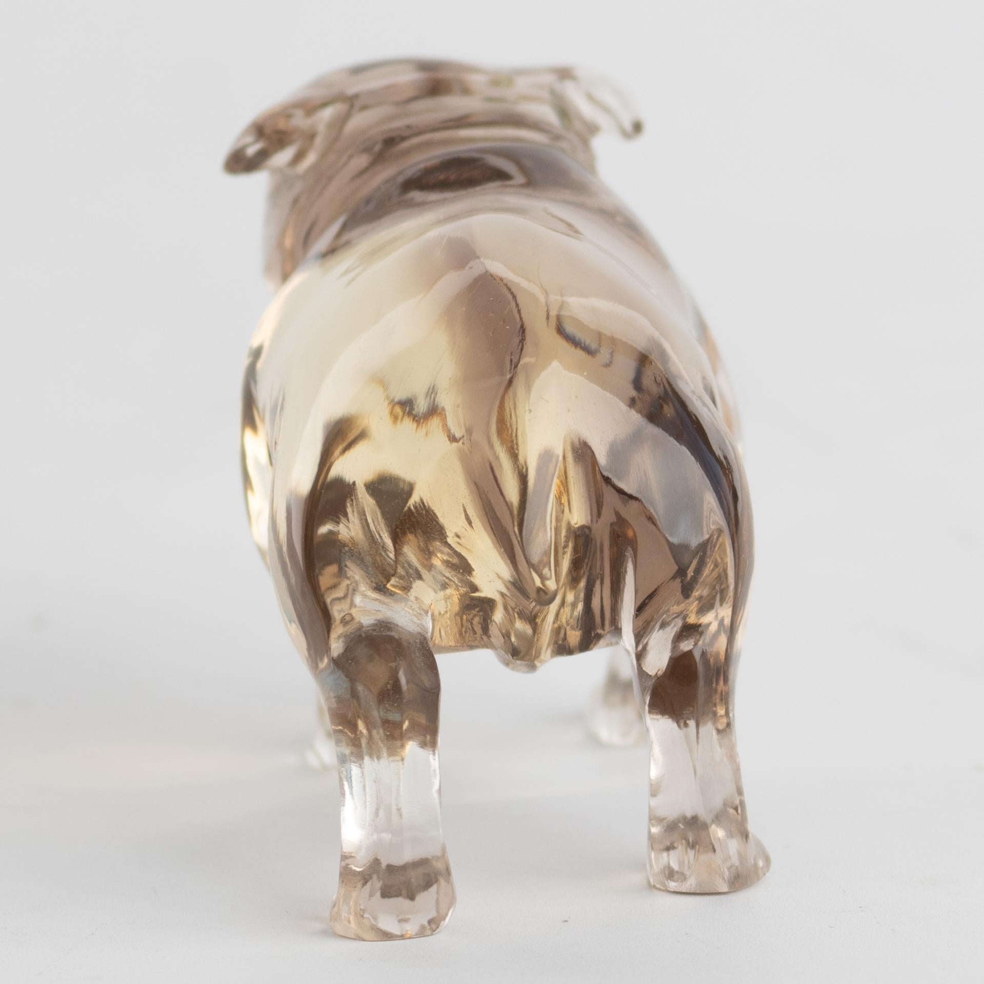 Atribuido a Carl Faberge Bulldog ruso de cuarzo ahumado con ojos de esmeralda incrustados Tallado a mano en venta