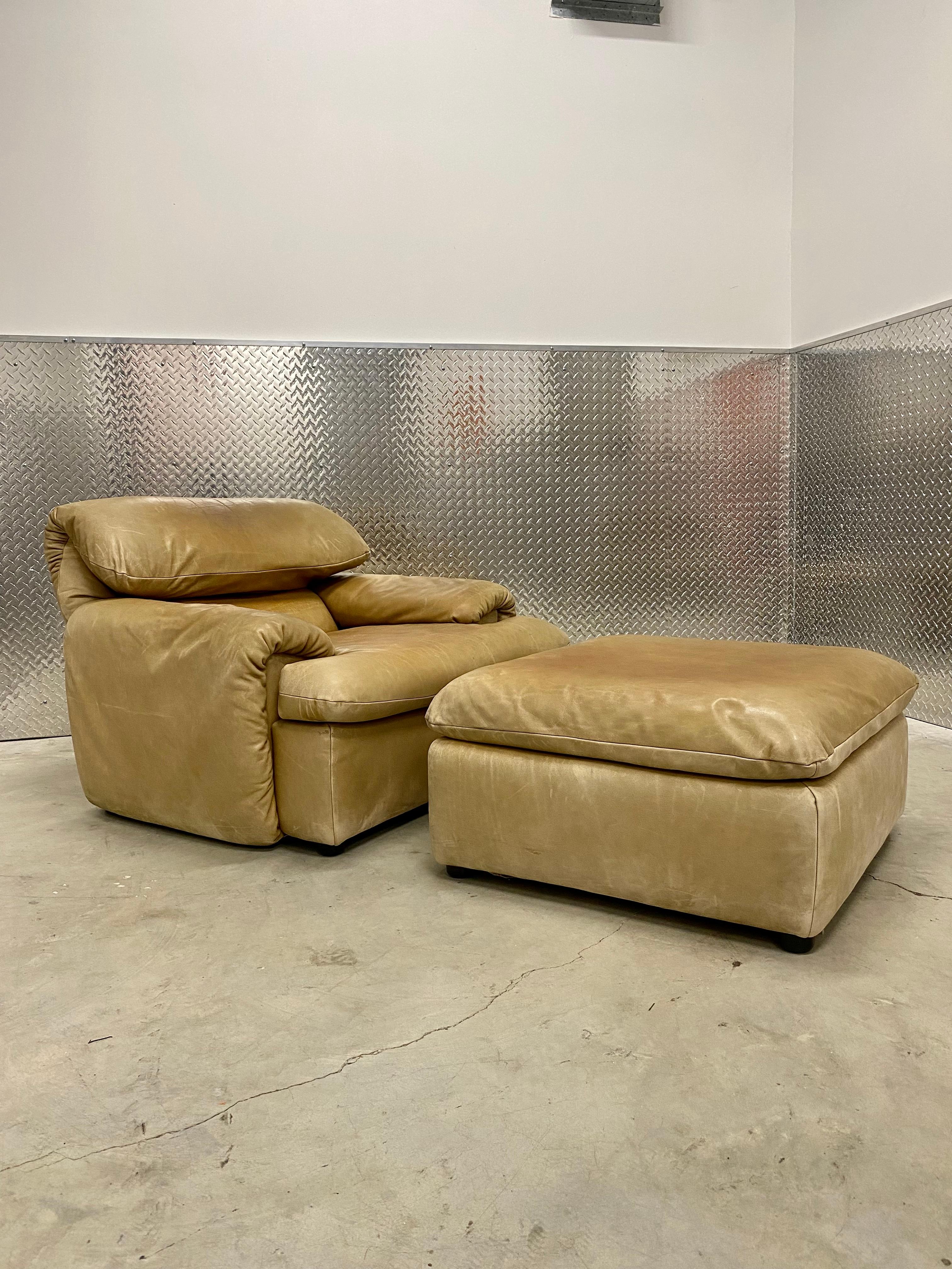 Attributed to Cassina Rare Cube Maralunga Leather Chairs and Ottoman, Set of 3 For Sale 7