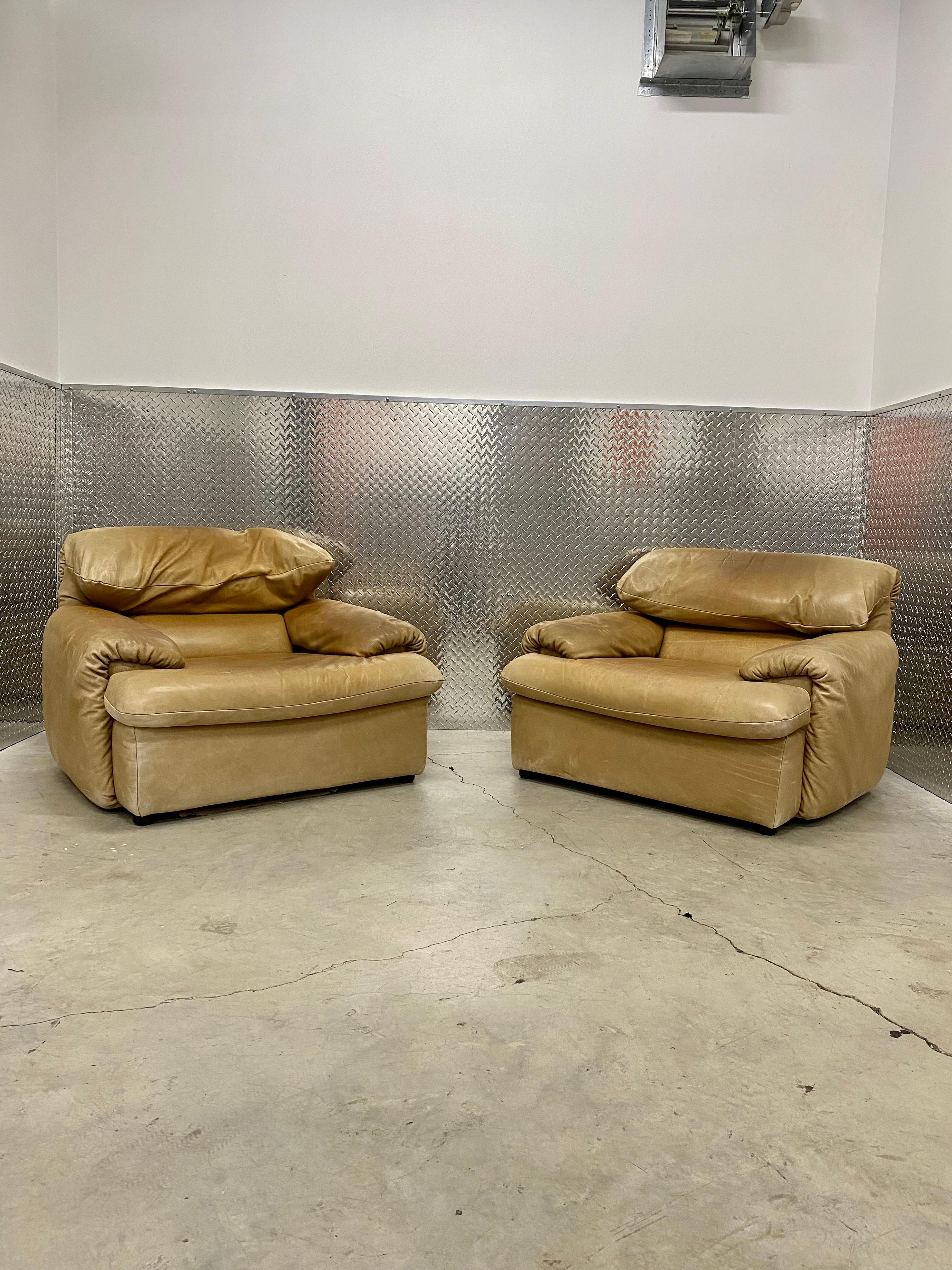 Mid-Century Modern Attribué à Cassina Rare Chaises et Pouf Cube en Cuir Maralunga, Lot de 3 en vente