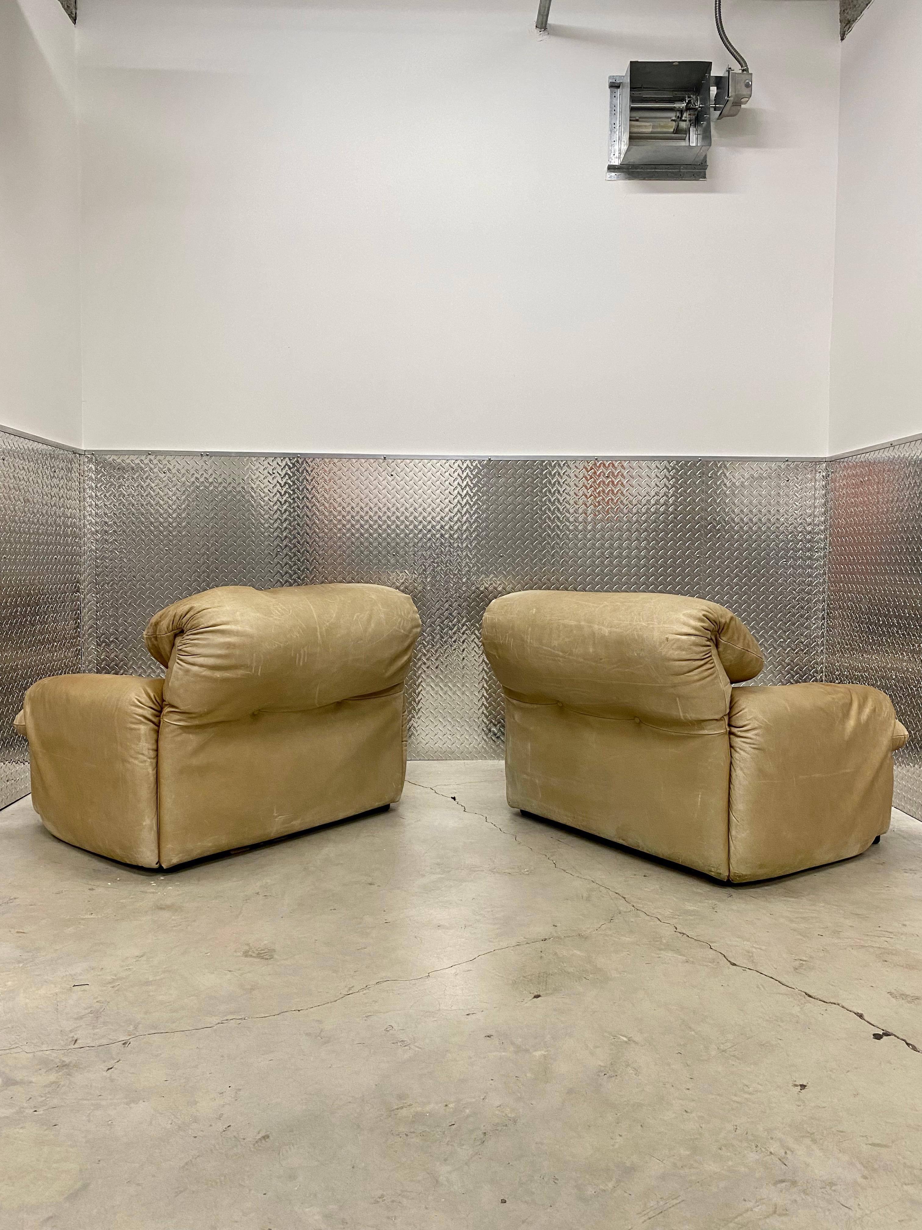 Attributed to Cassina Rare Cube Maralunga Leather Chairs and Ottoman, Set of 3 In Good Condition For Sale In Fort Lauderdale, FL