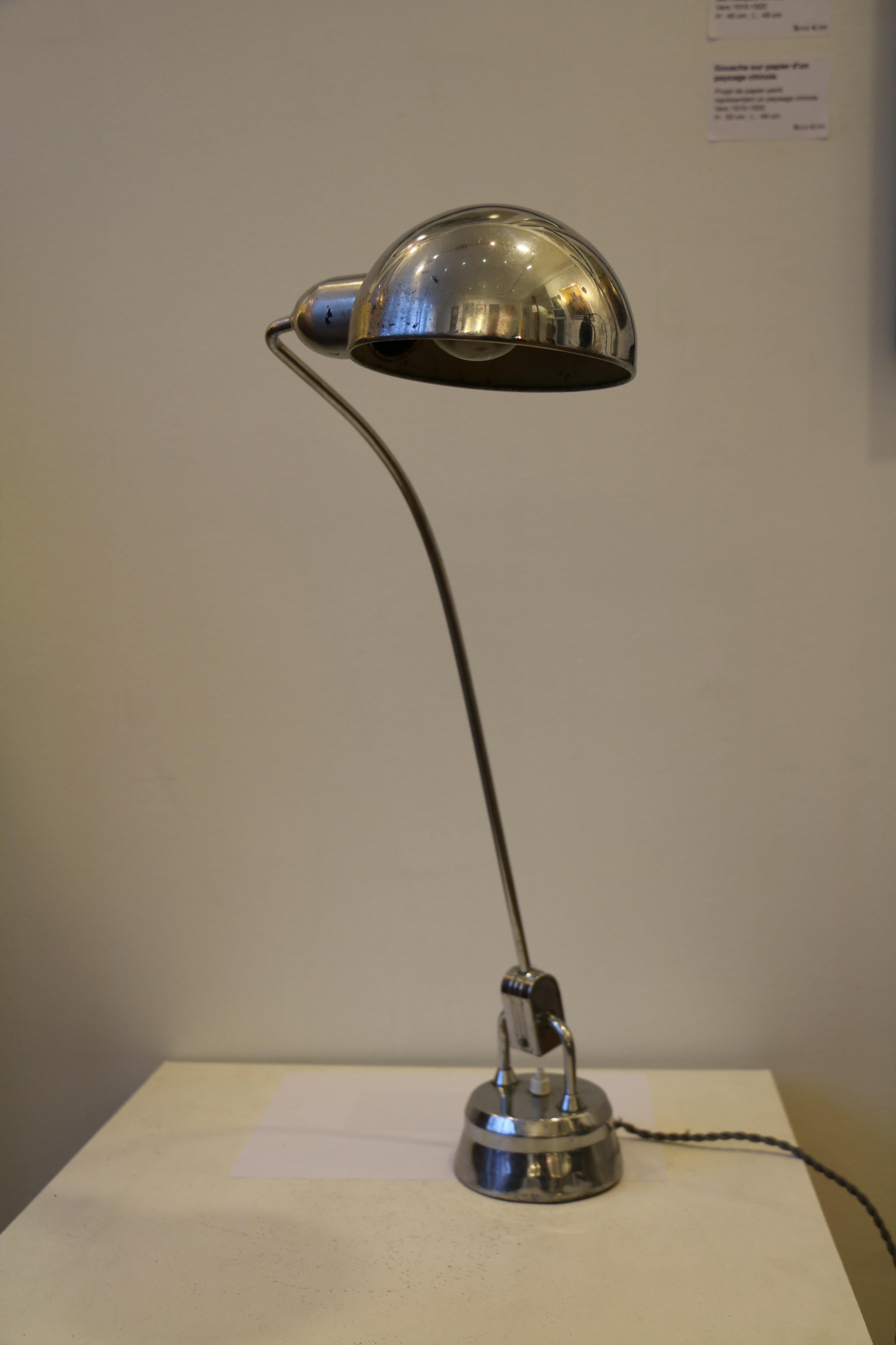 Desk lamp.
Model 600 in chromed steel.
Edited by Jumo.
Circa 1950.
The reflector can be turned in any direction.

Dimensions : 
H : 20.47 in 5.3 in  D : 4.33 in
H : 52cm W : 13.5cm D : 11cm
___________________________________

Lampe de