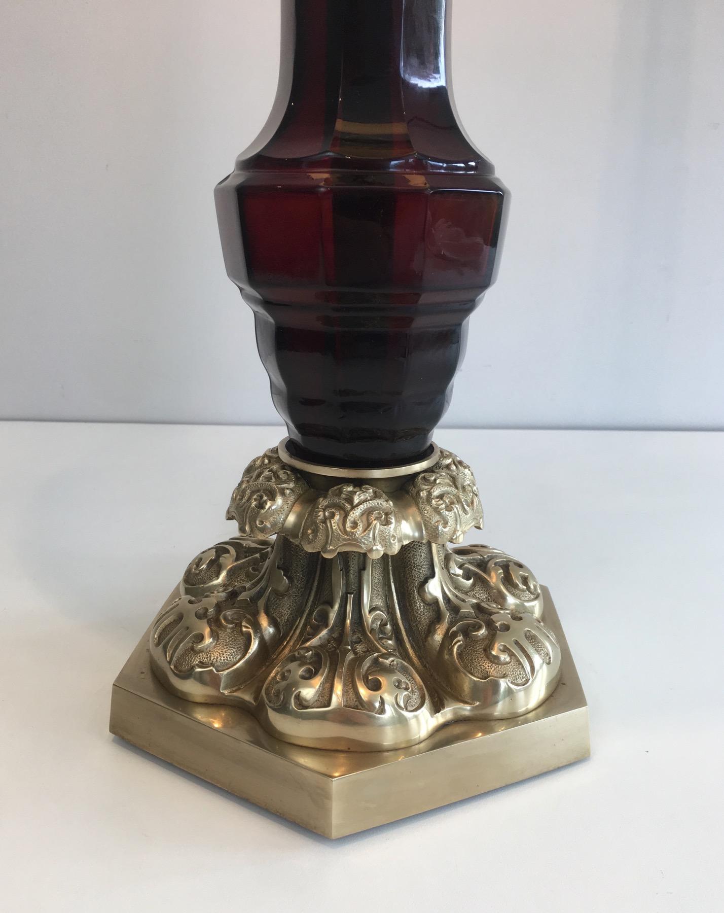 Grande table en cristal rouge et bronze ciselé attribuée à Cristal & Bronze Paris en vente 9