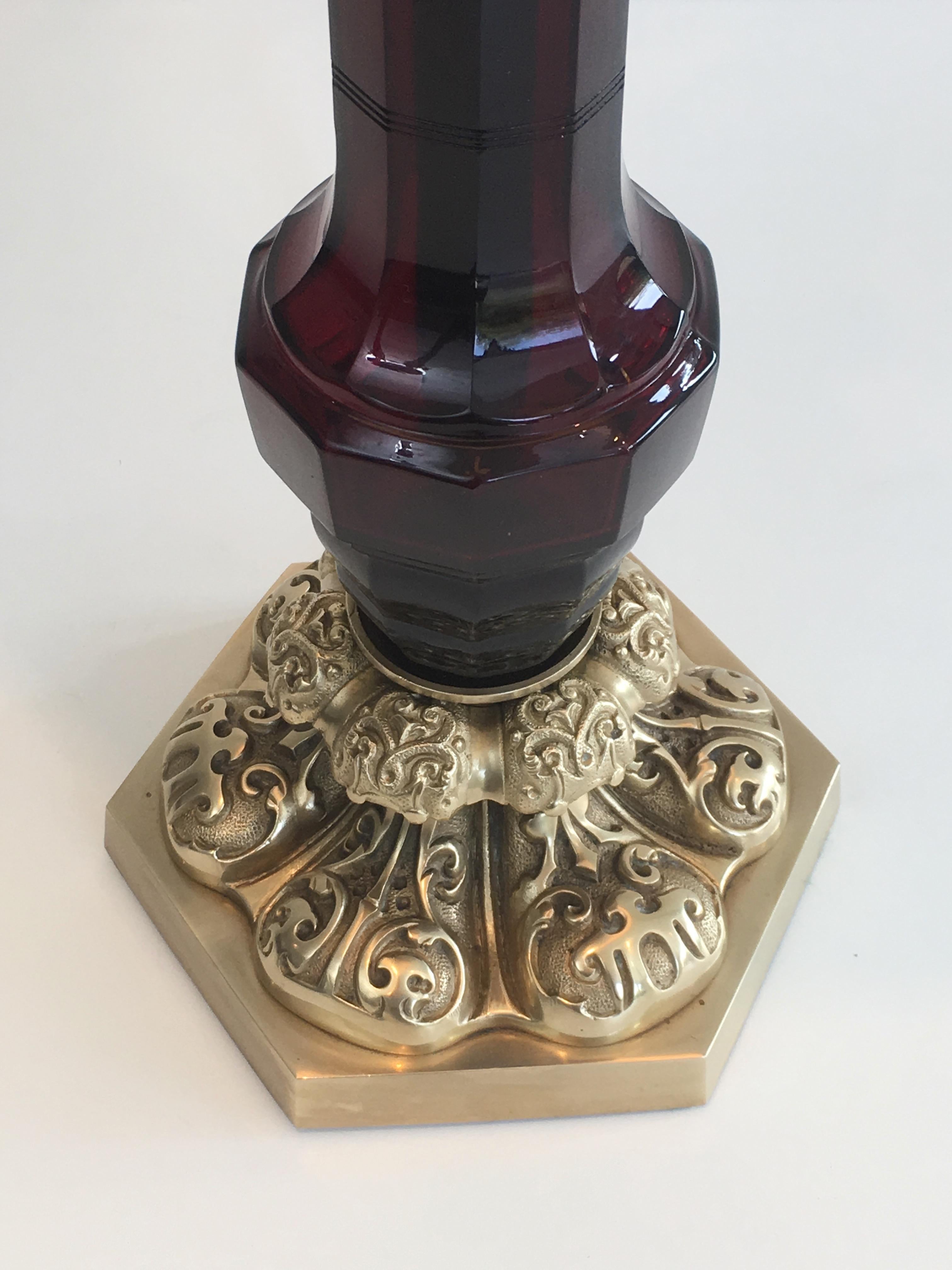 Grande table en cristal rouge et bronze ciselé attribuée à Cristal & Bronze Paris en vente 11