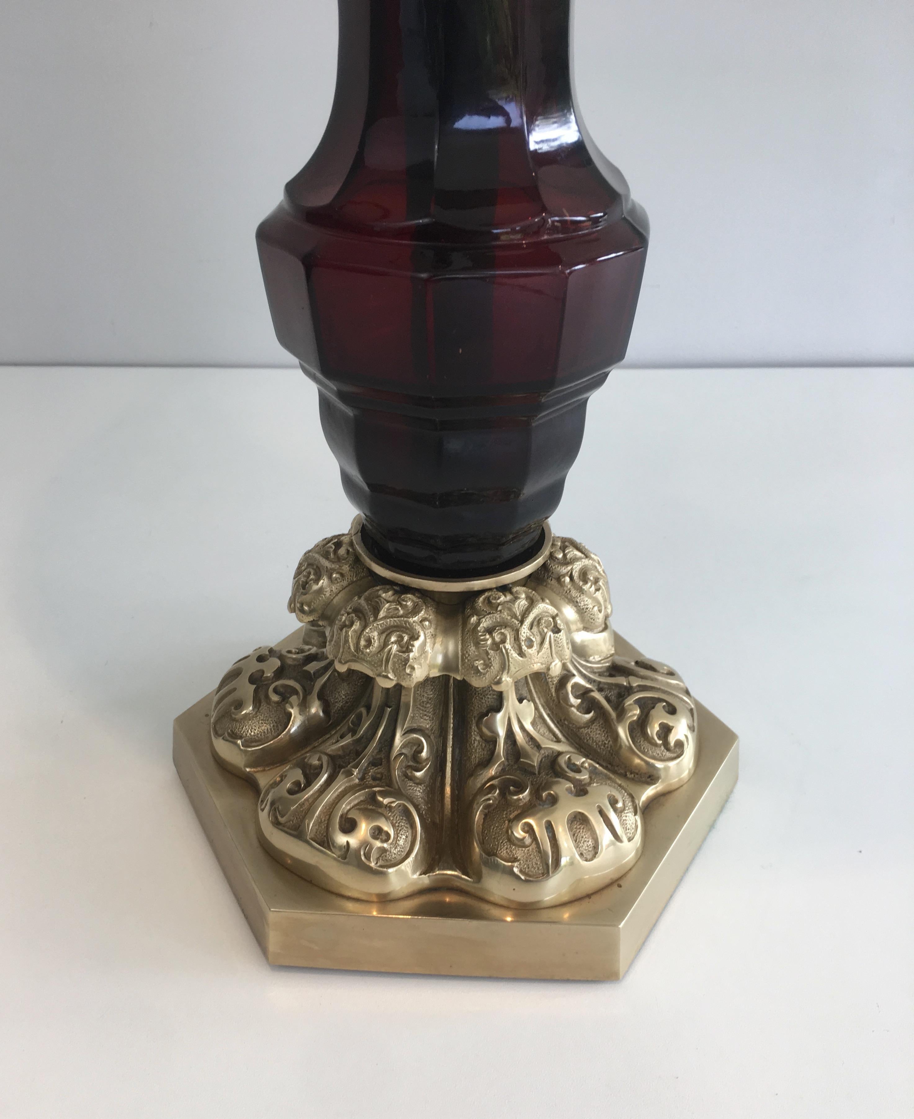 Attributed to Cristal & Bronze Paris, Tall Red Crystal and Chiseled Bronze Table In Good Condition For Sale In Marcq-en-Barœul, Hauts-de-France