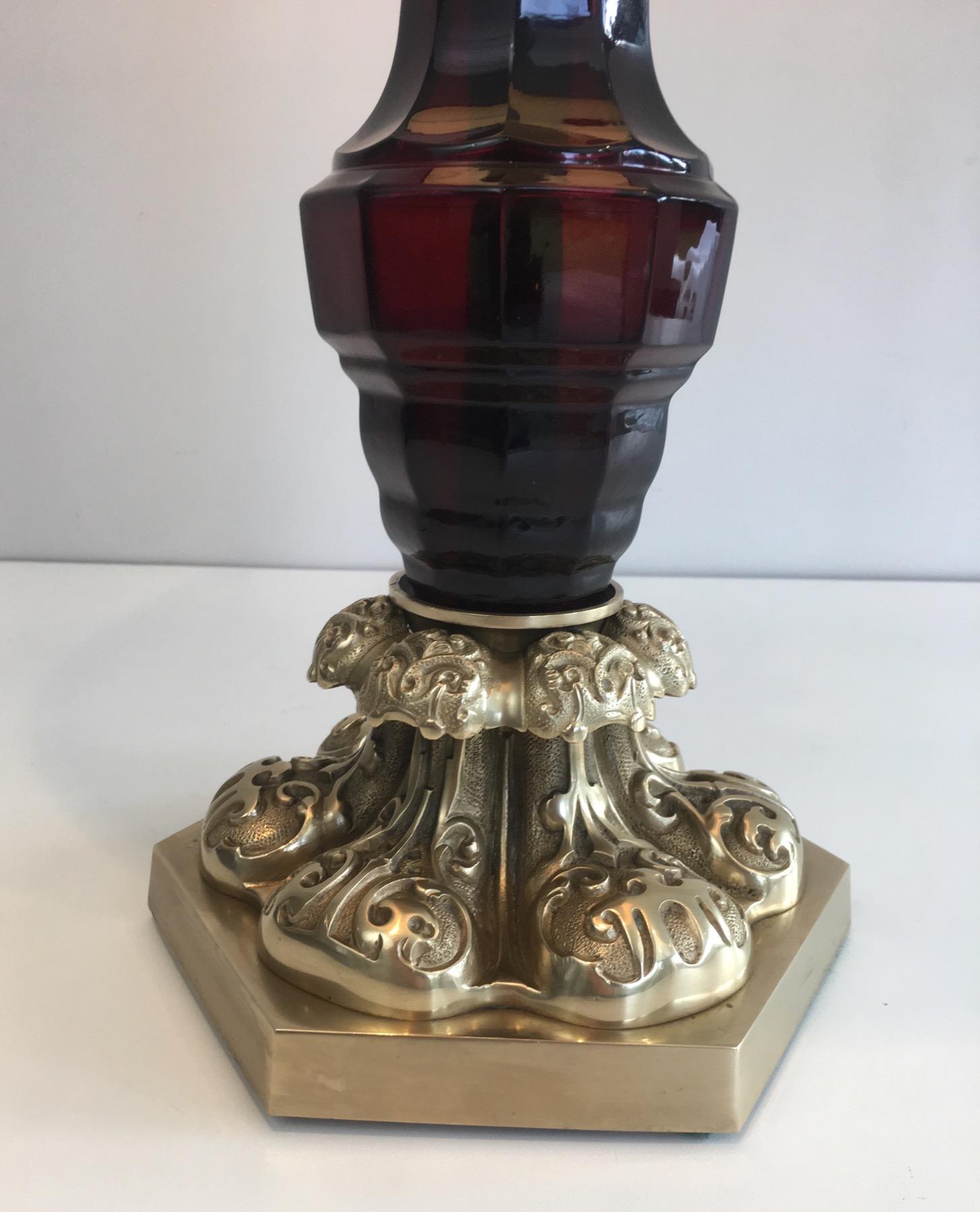 Grande table en cristal rouge et bronze ciselé attribuée à Cristal & Bronze Paris en vente 1
