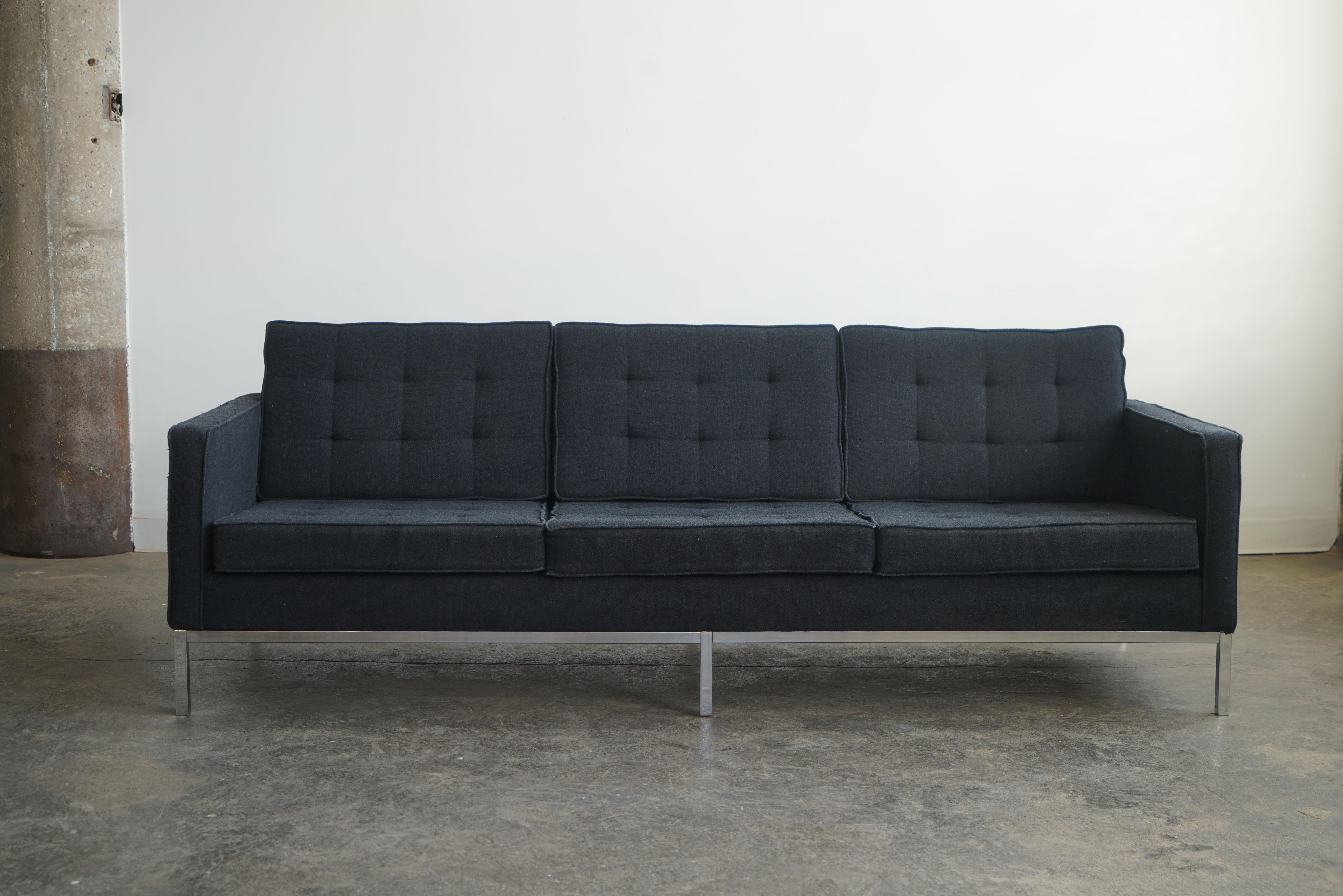 Attributed to Florence Knoll
Three-seat sofa in black upholstery.
Circa late 20th or 21st century.
84.5