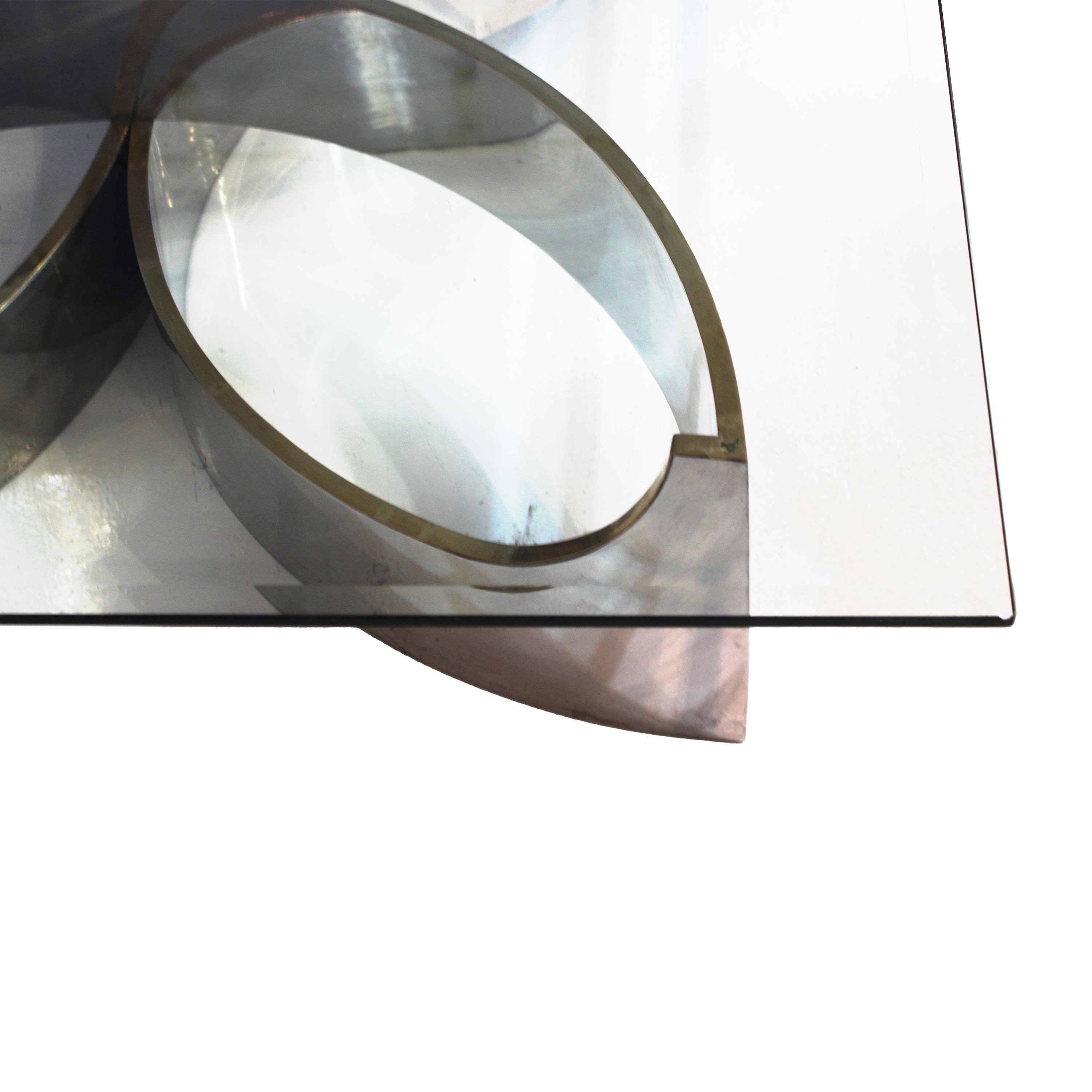 Attributed to Frank Stella, Chrome and Glass Flower-Form Center Table, USA, 1980 In Good Condition For Sale In Madrid, ES