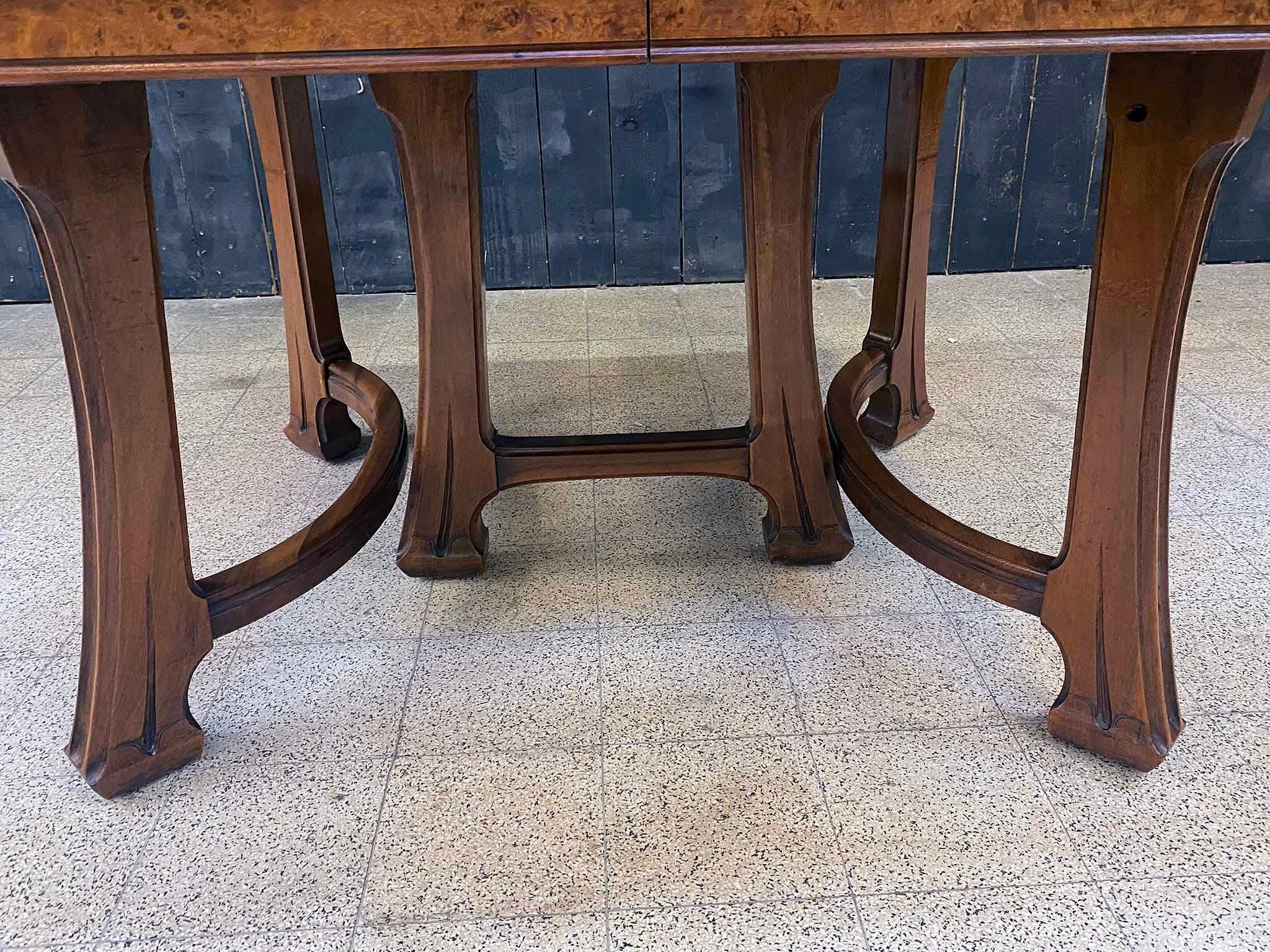 Attributed to Gauthier-Poinsignon & Cie, Art Nouveau Dining Room Table in Walnut For Sale 1