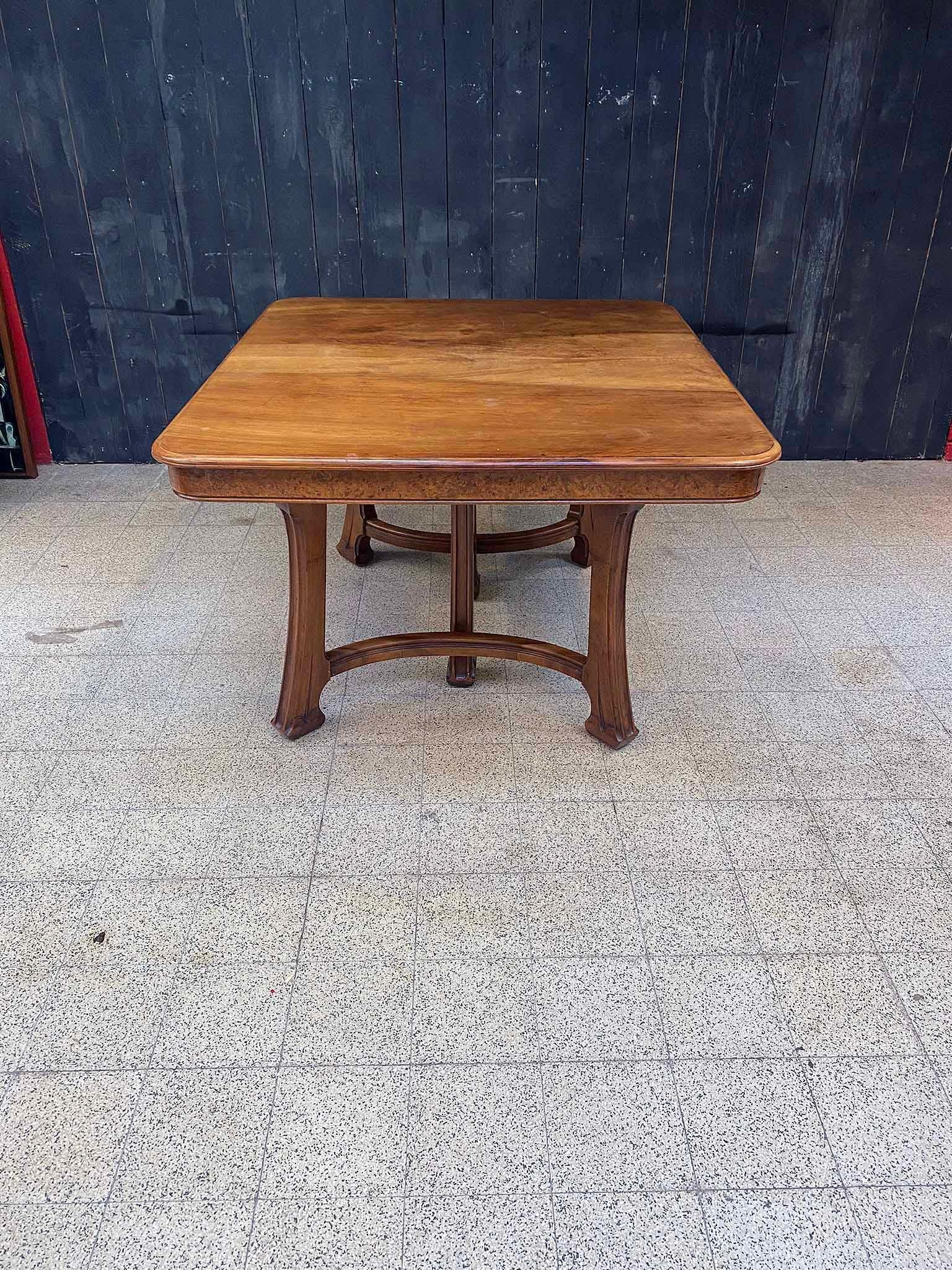 Attributed to Gauthier-Poinsignon & Cie, Art Nouveau Dining Room Table in Walnut For Sale 2