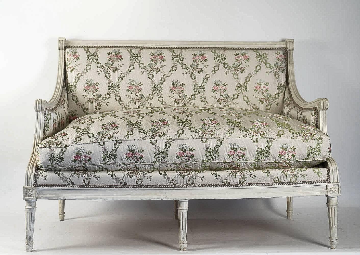 An elegant sofa in hand-carved and lacquered fruitwood in a classic Louis XVI style, attributed to Georges Jacob, circa 1780.

Our sofa is in excellent condition and there upholstered with a new beautiful floral silk fabric.

Dimensions: Sofa H