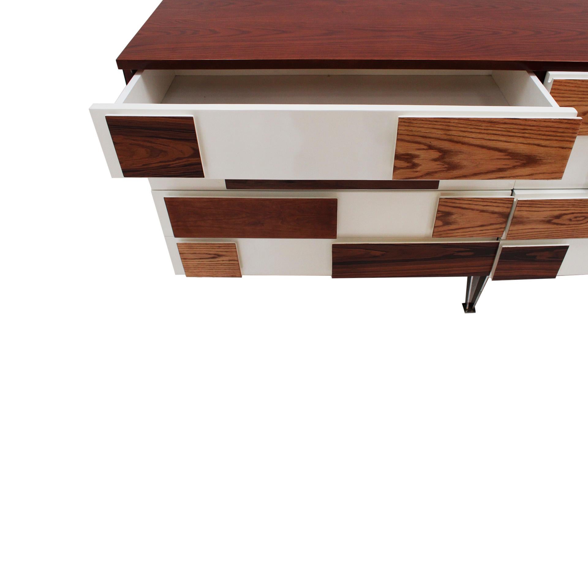 Credenza italiana in Wood massiccio con gambe in acciaio in vendita 5