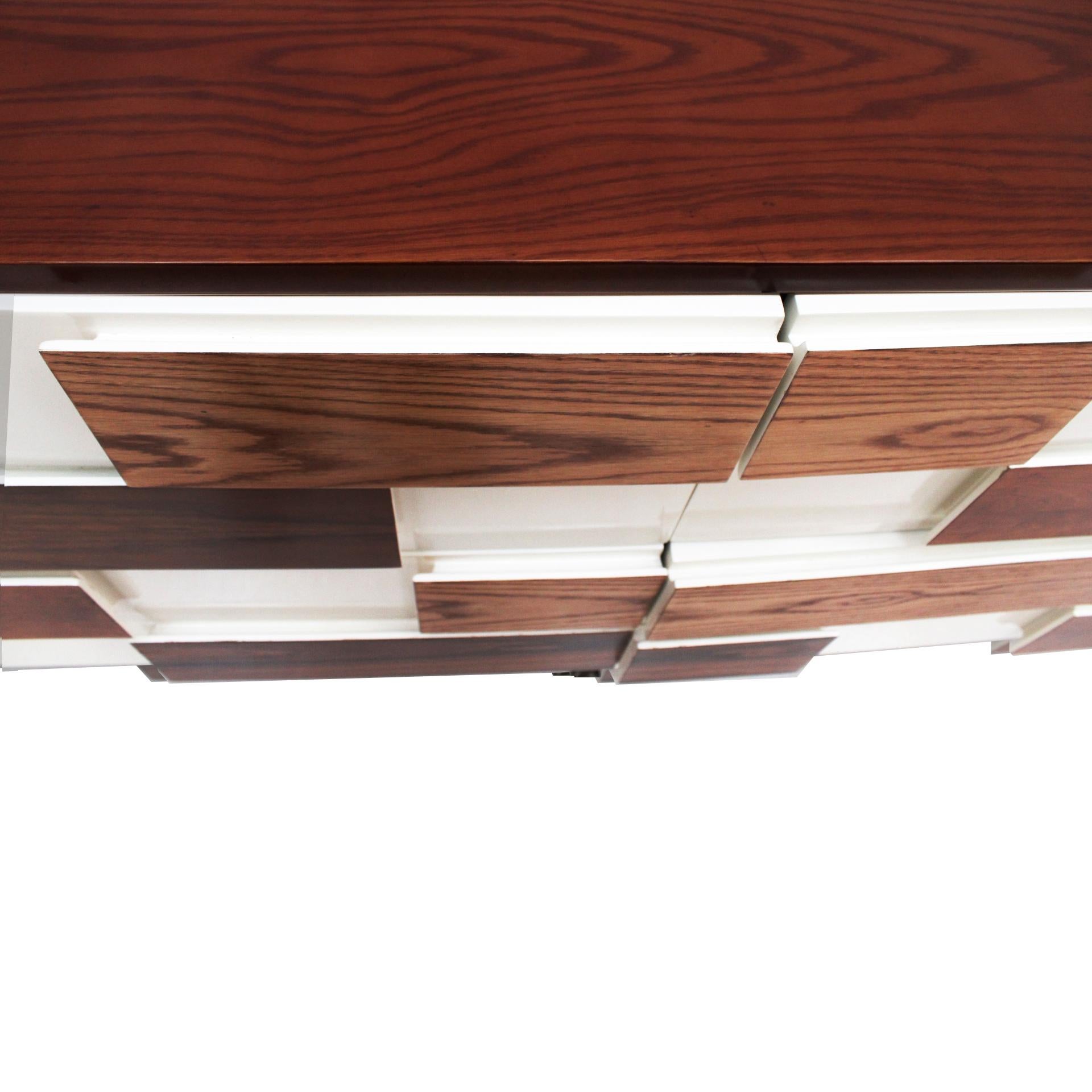 Metà XX secolo Credenza italiana in Wood massiccio con gambe in acciaio in vendita