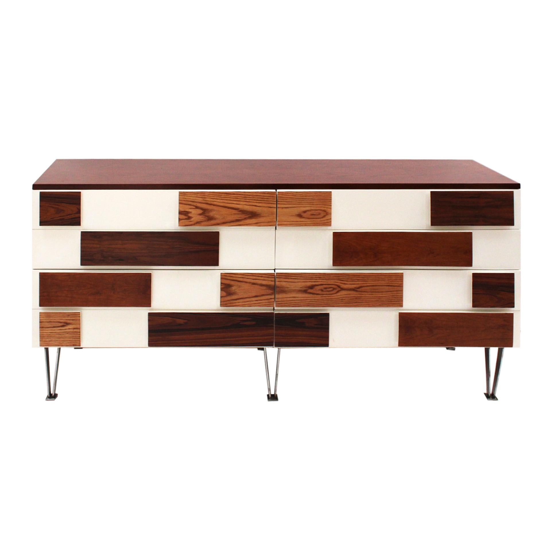 Credenza italiana in Wood massiccio con gambe in acciaio in vendita 2