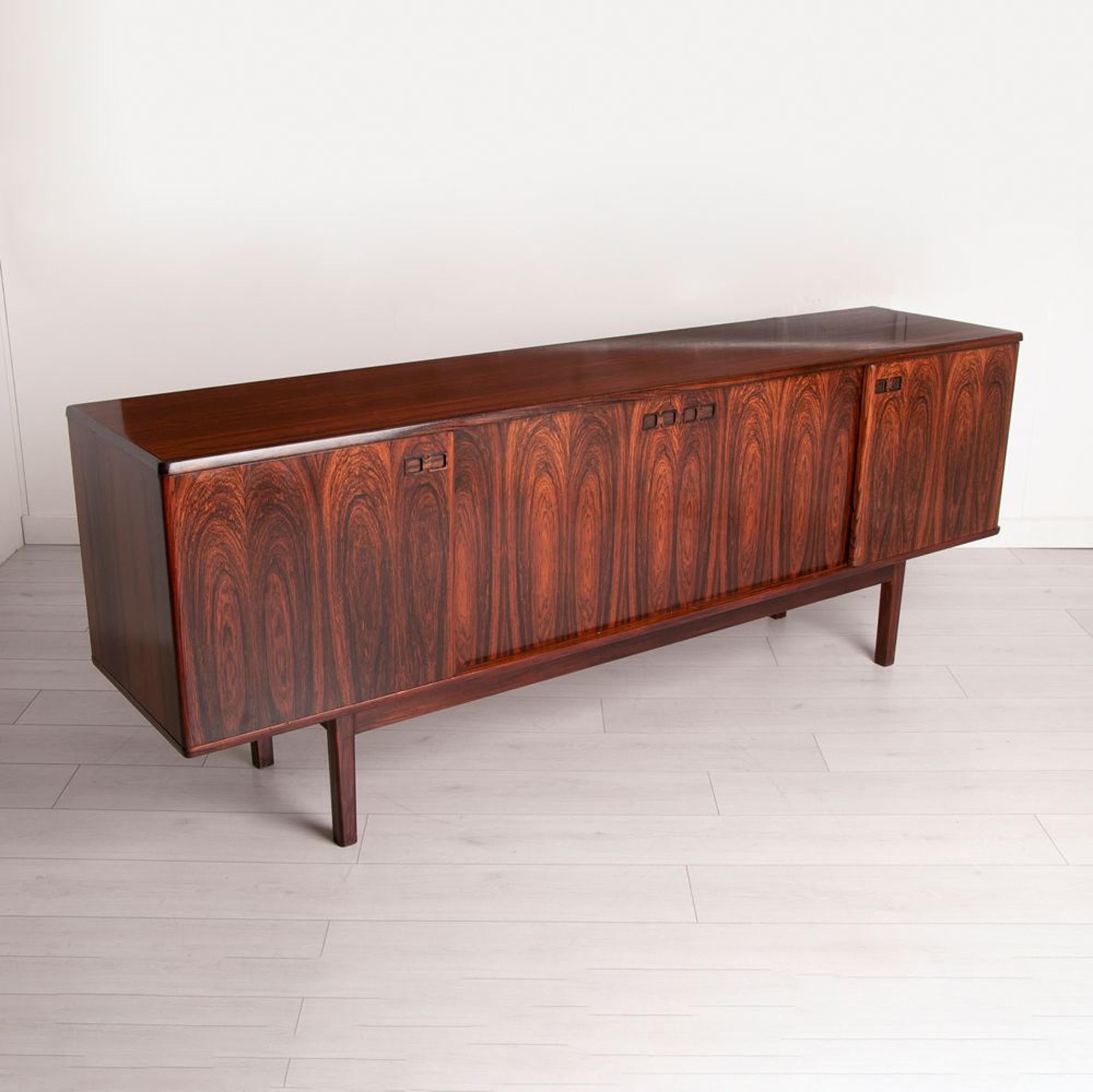 Attributed to Ib Kofod-Larsen, Freestanding Sideboard in Rosewood For Sale 4