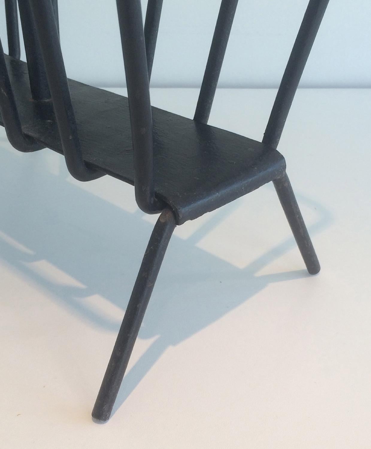 Laqué Black Lacquered Metal and Brass Magazine Rack Attributed to Jacques Adnet en vente