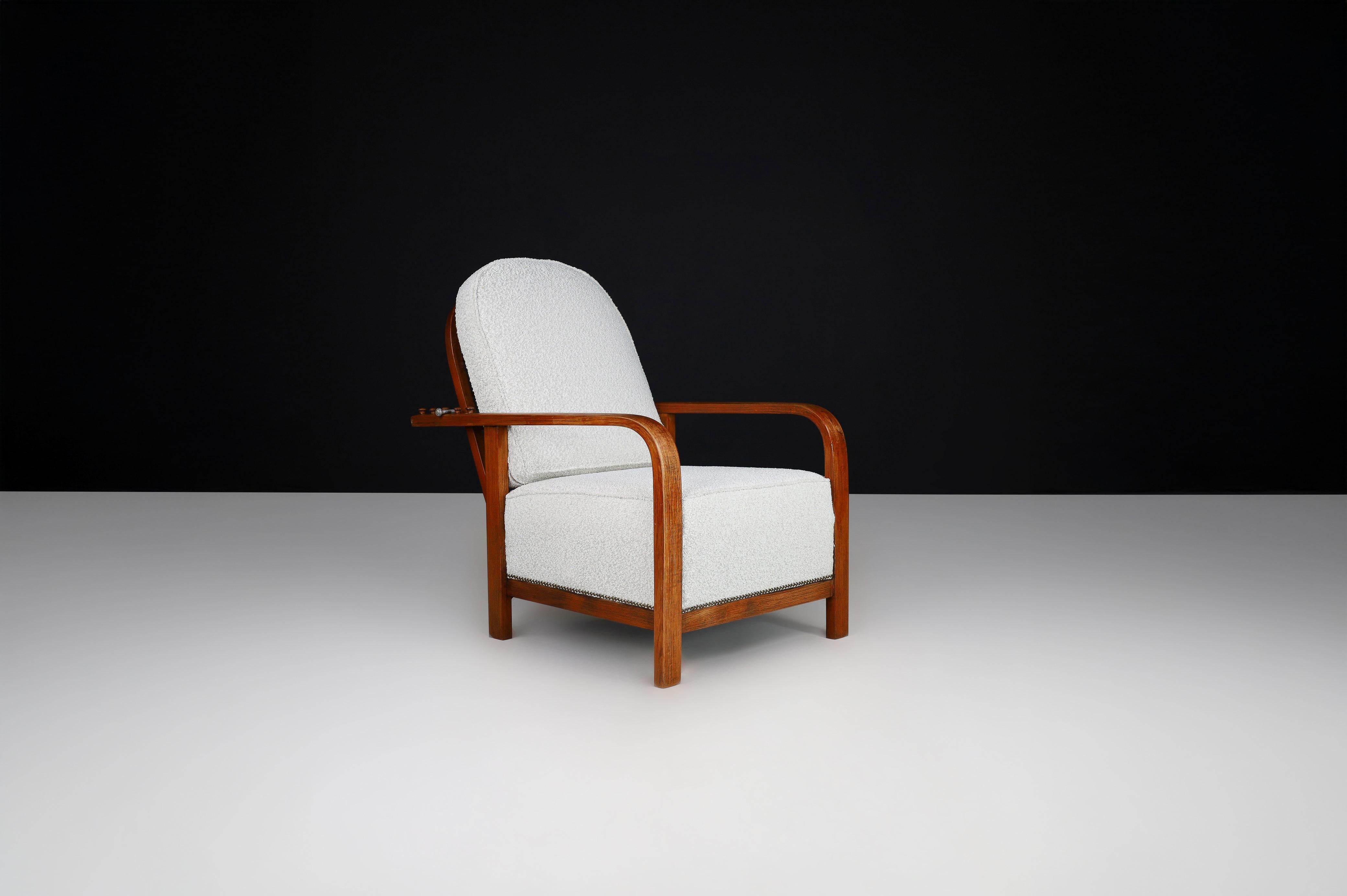 Art Deco Attributed to Jan Vaněk, Adjustable Bentwood Lounge Chair, Czechia, 1930s For Sale