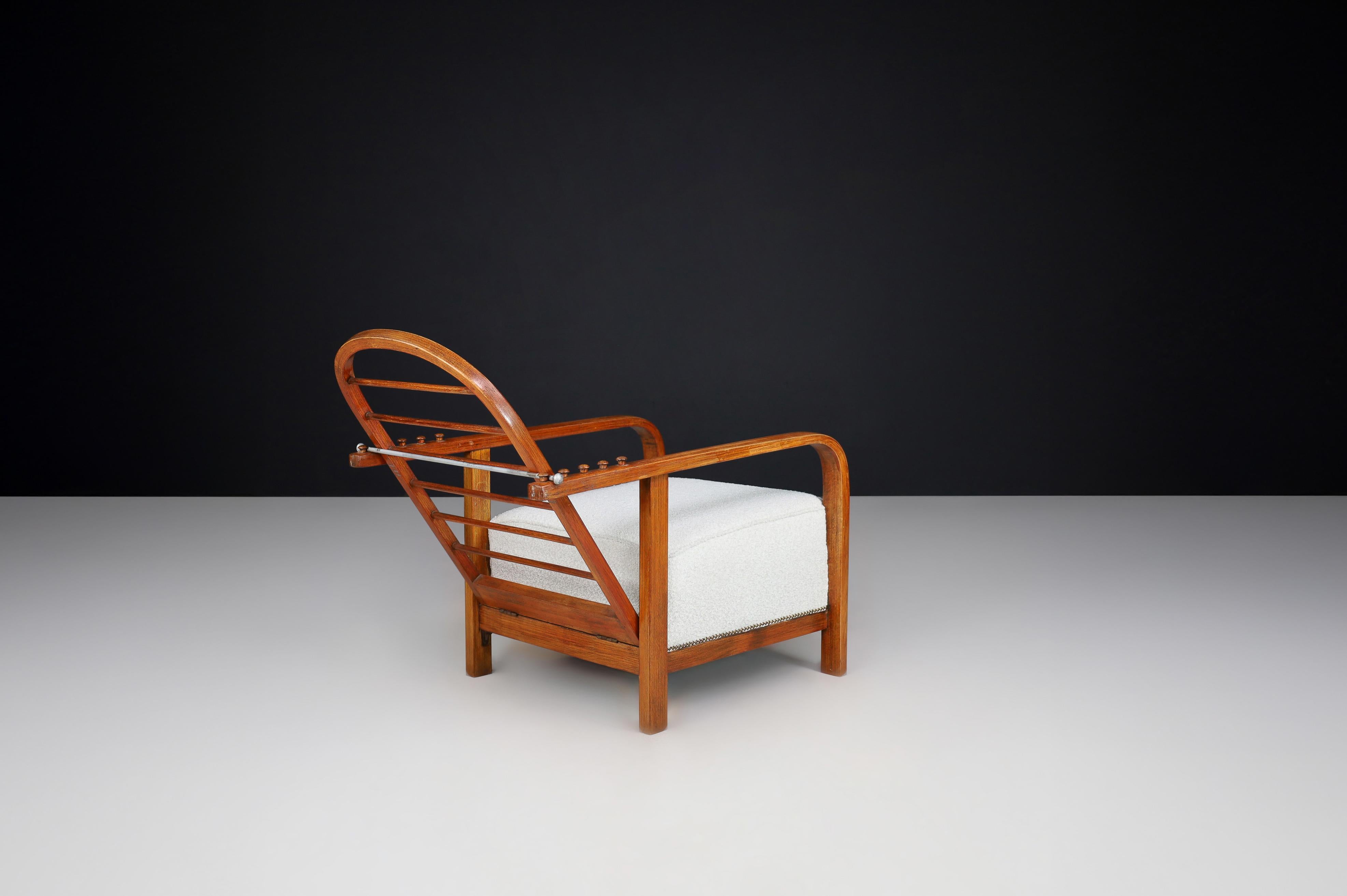 Attributed to Jan Vaněk, Adjustable Bentwood Lounge Chair, Czechia, 1930s In Good Condition For Sale In Almelo, NL