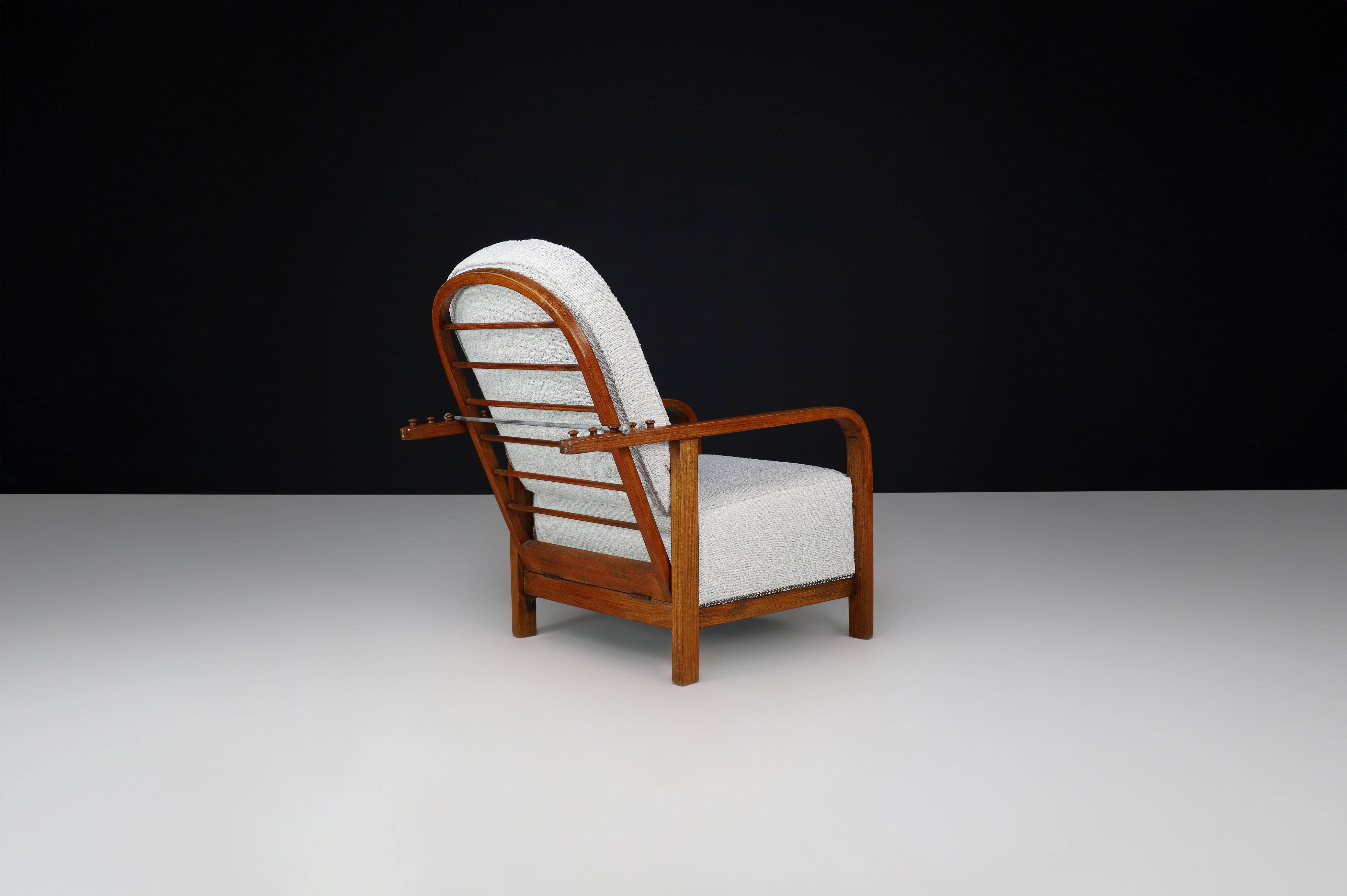 Mid-20th Century Attributed to Jan Vaněk, Adjustable Bentwood Lounge Chair, Czechia, 1930s For Sale