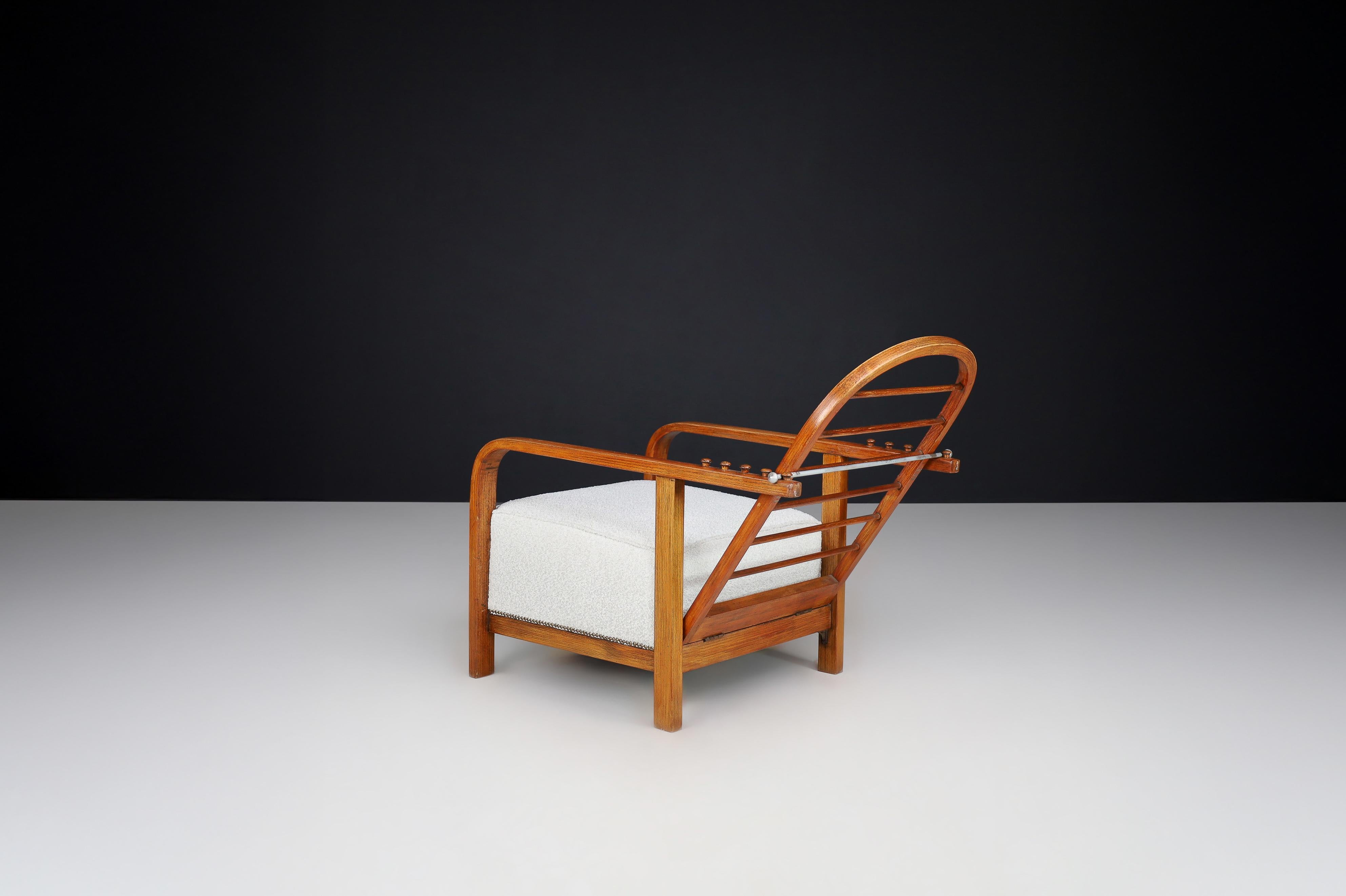 Upholstery Attributed to Jan Vaněk, Adjustable Bentwood Lounge Chair, Czechia, 1930s For Sale