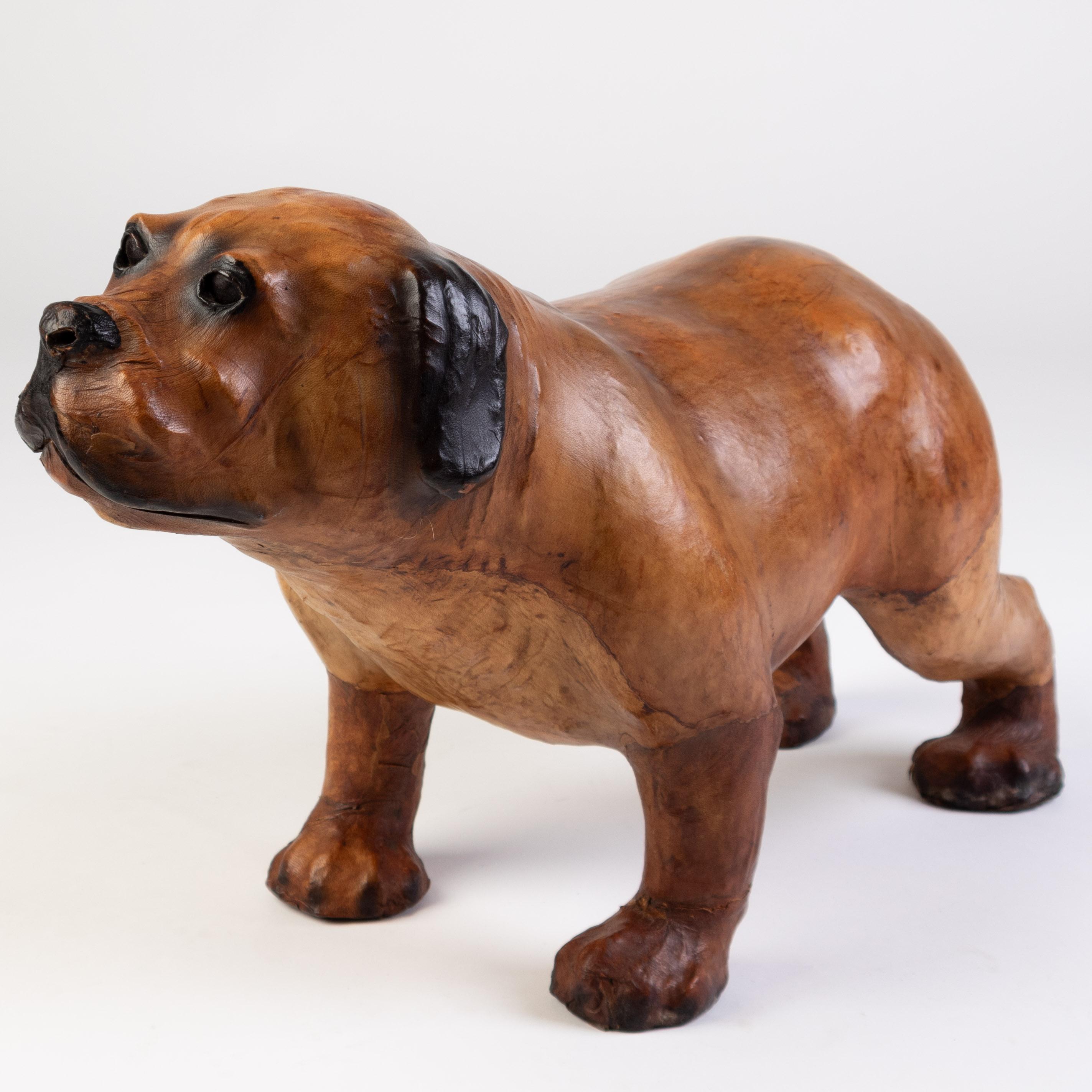 Attribuito a Liberty & Co. Poggiapiedi in pelle per cani della casa di campagna dei primi anni del XX secolo In condizioni buone in vendita a Nottingham, GB