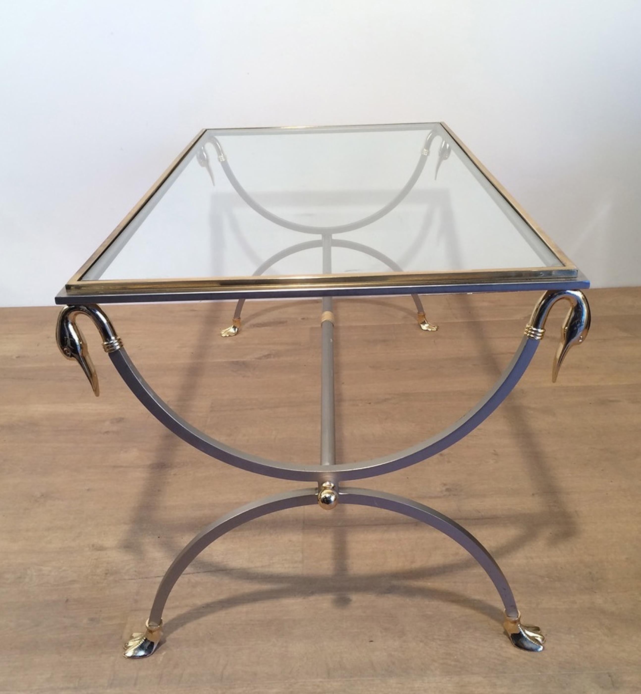 Attributed to Maison Jansen, Brushed Steel & Brass Coffee Table with Swanheads In Good Condition For Sale In Marcq-en-Barœul, Hauts-de-France