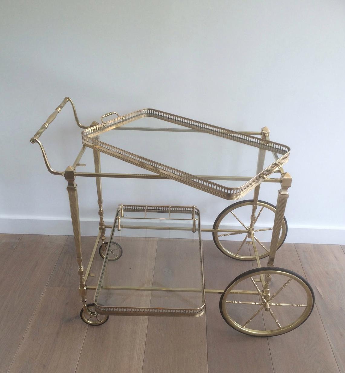 Attributed to Maison Jansen. Neoclassical Brass Bar Cart with Removable In Good Condition In Marcq-en-Barœul, Hauts-de-France