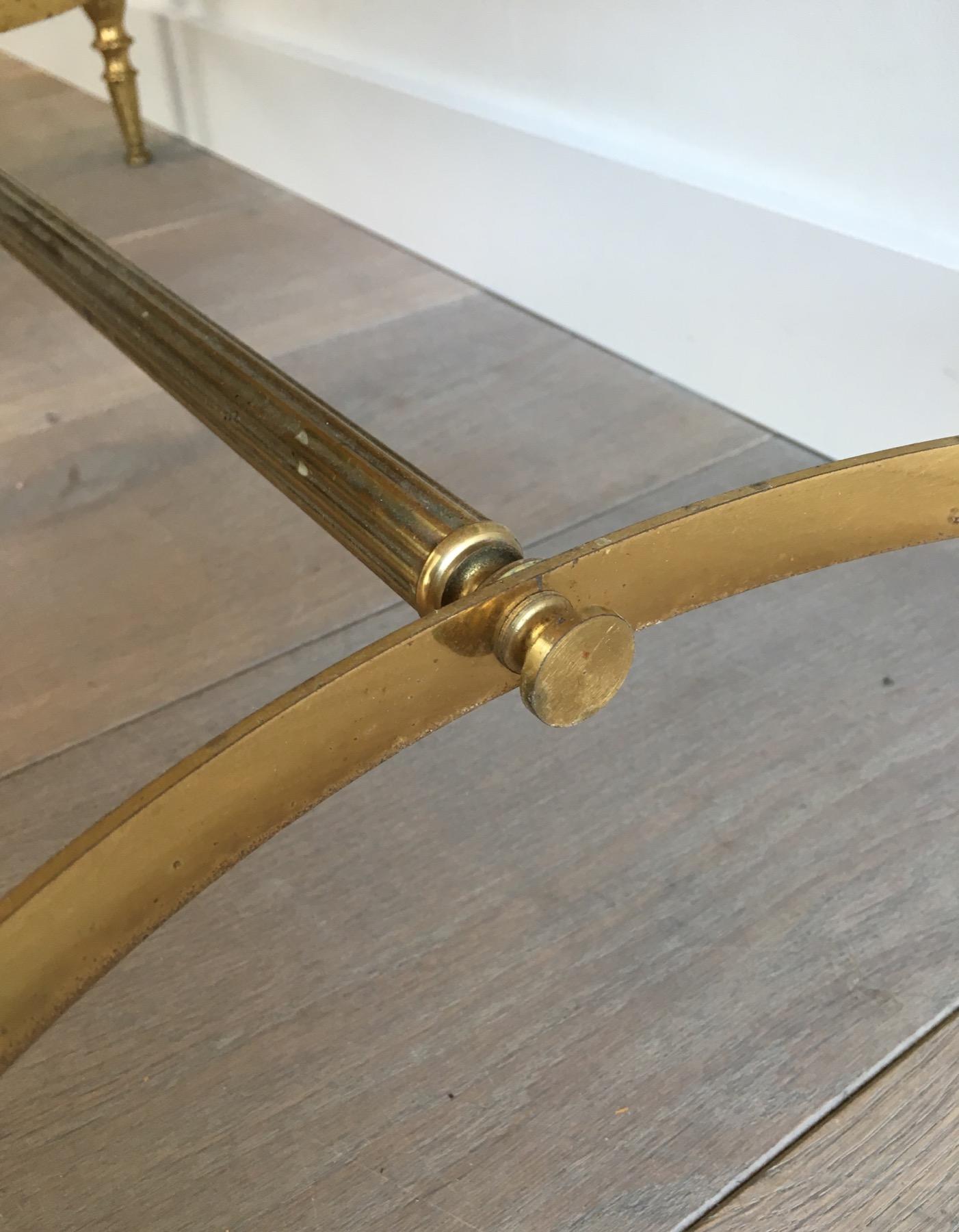 Attribué à la Maison Jansen. Table basse néoclassique en laiton avec plateau en marbre 1