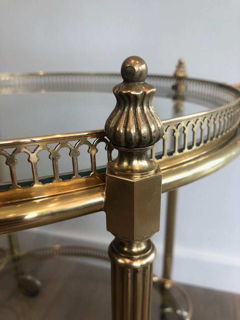 Attributed to Maison Jansen, Round Neoclassical Style Brass Drinks Trolley For Sale 11