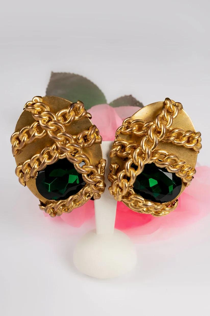 Attributed to Montana Défilé Gold and Emerald Earrings  For Sale 3