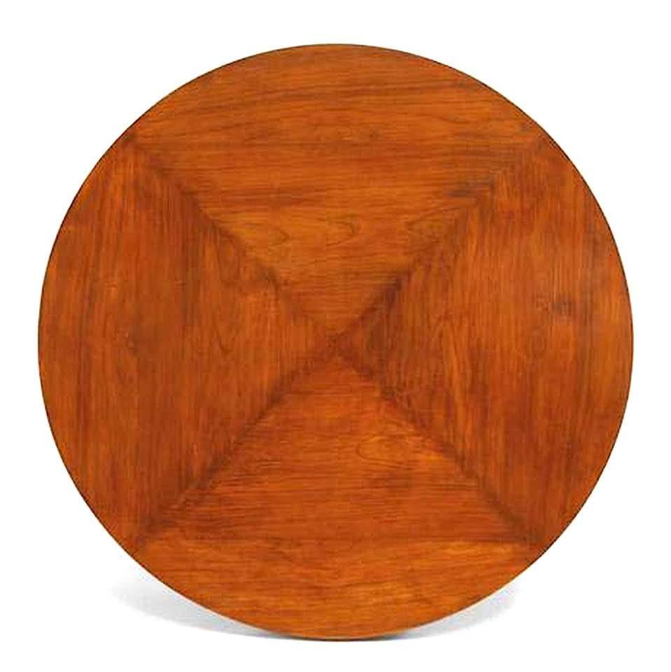 Italian 1940s cherrywood round dining table with scalloped apron supported on four splayed legs
Attributed to Osvaldo Borsani
   
