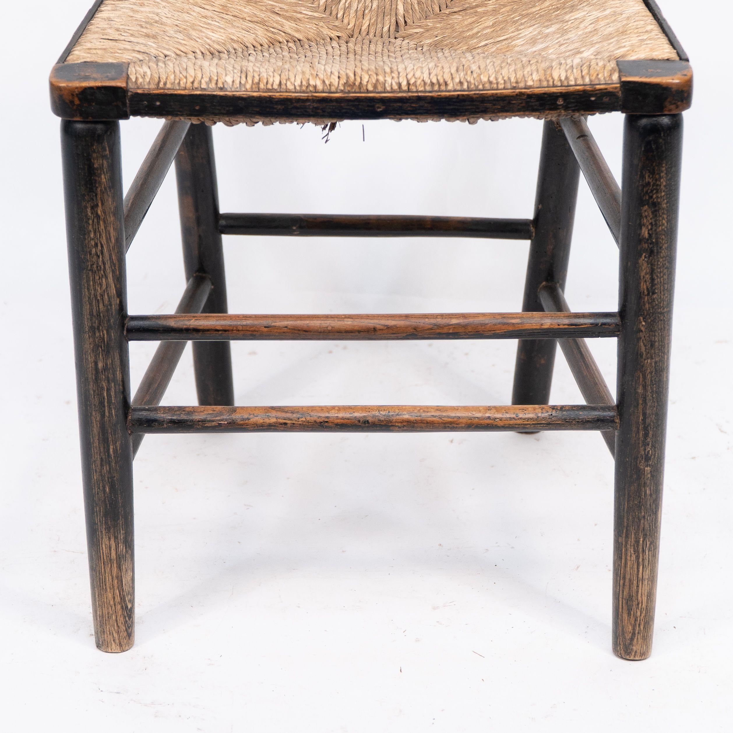 Attribuita a Philip Webb Aesthetic Movement sedia Sussex originale con seduta in giunco in vendita 5