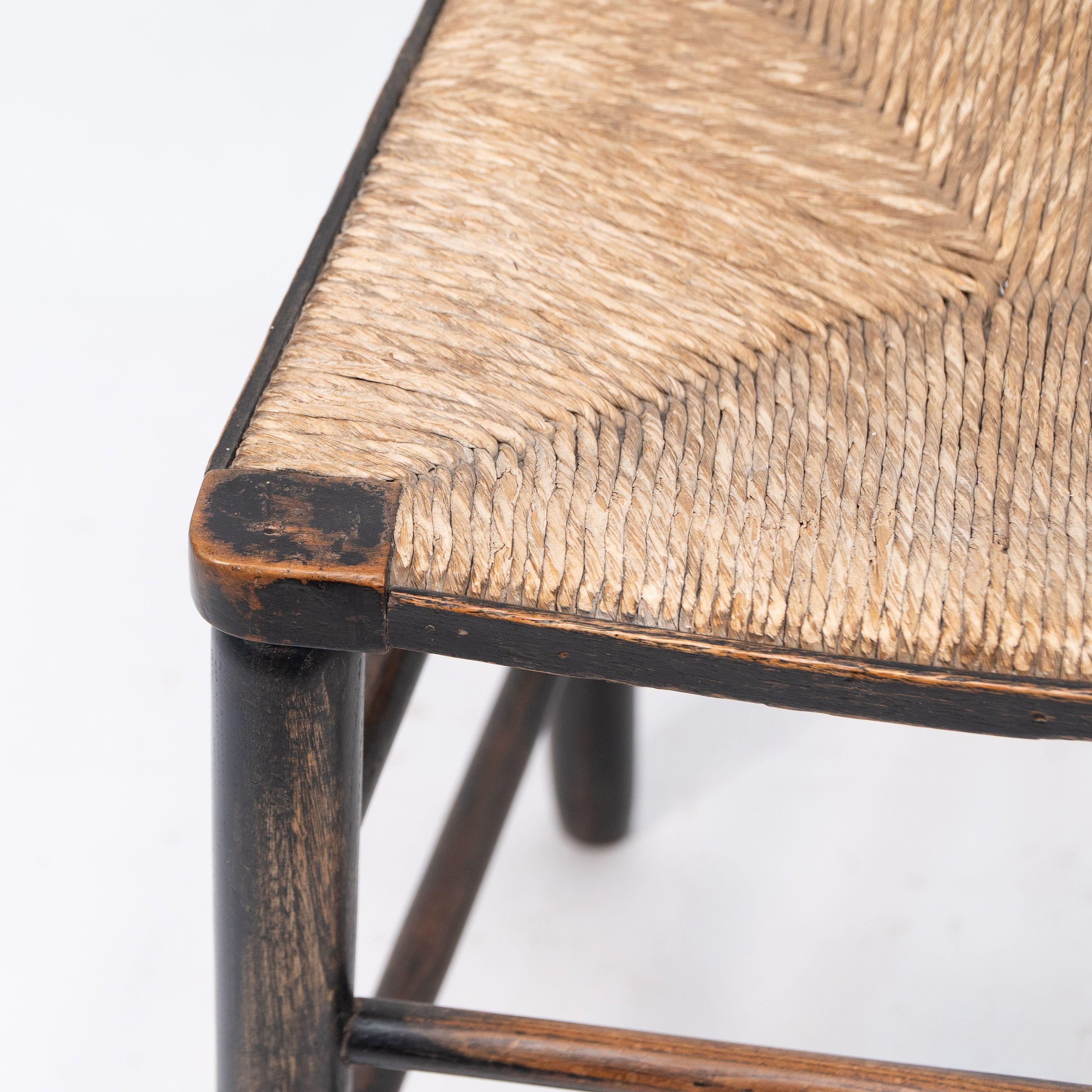 Attribuita a Philip Webb Aesthetic Movement sedia Sussex originale con seduta in giunco in vendita 6