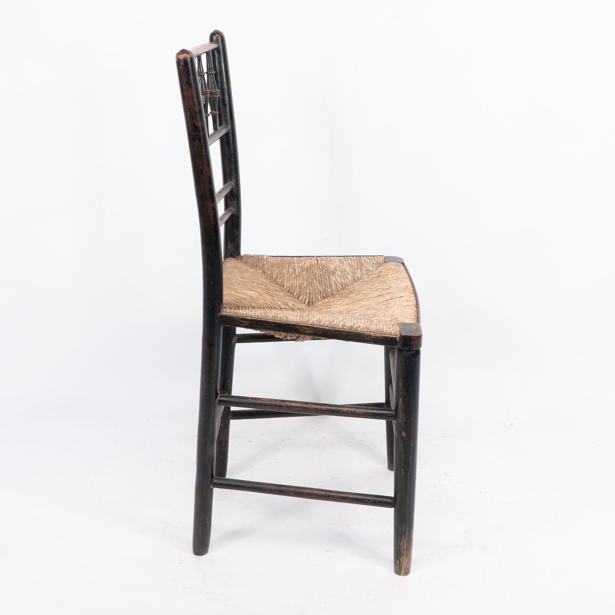 Attribuita a Philip Webb Aesthetic Movement sedia Sussex originale con seduta in giunco In condizioni buone in vendita a London, GB
