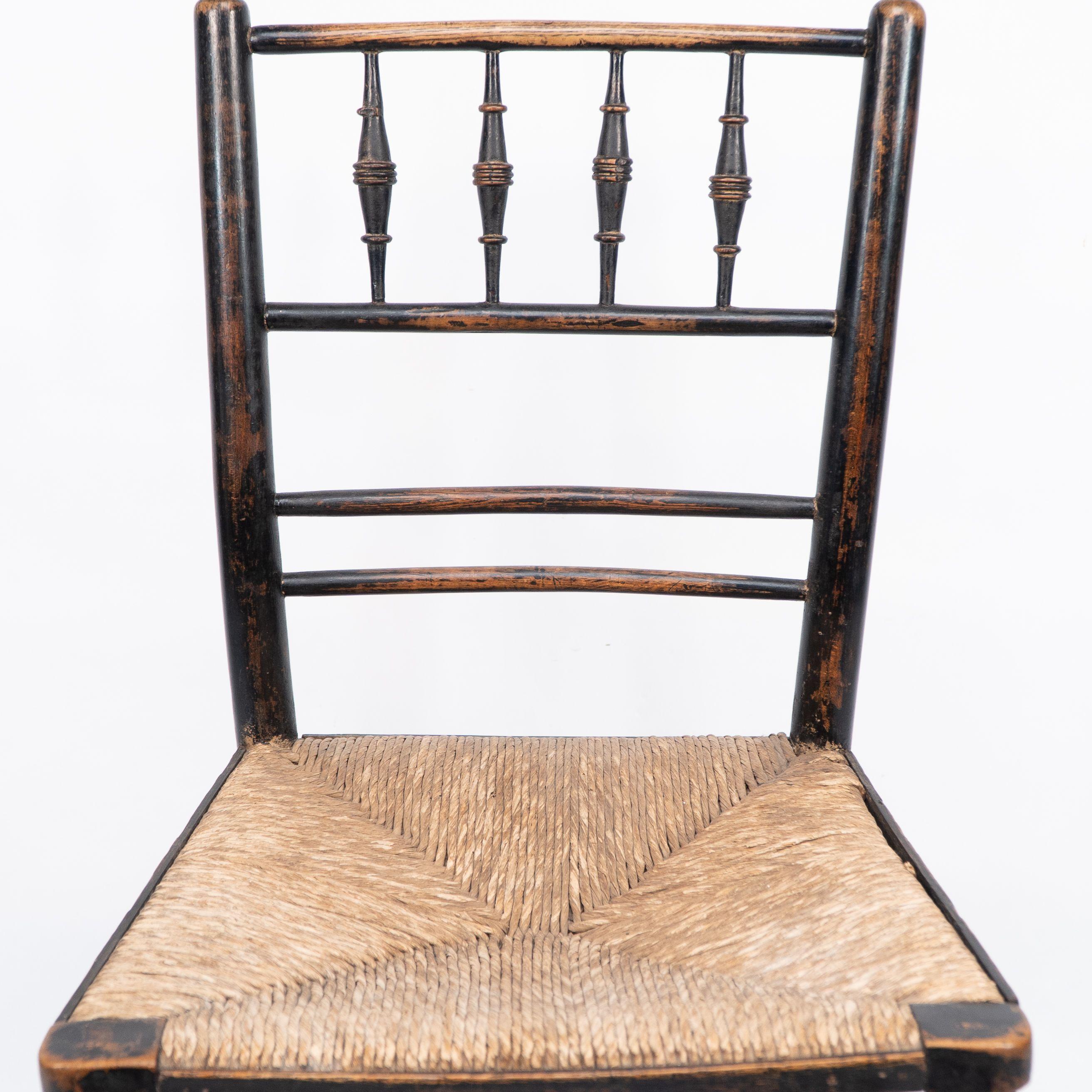 Fine XIX secolo Attribuita a Philip Webb Aesthetic Movement sedia Sussex originale con seduta in giunco in vendita