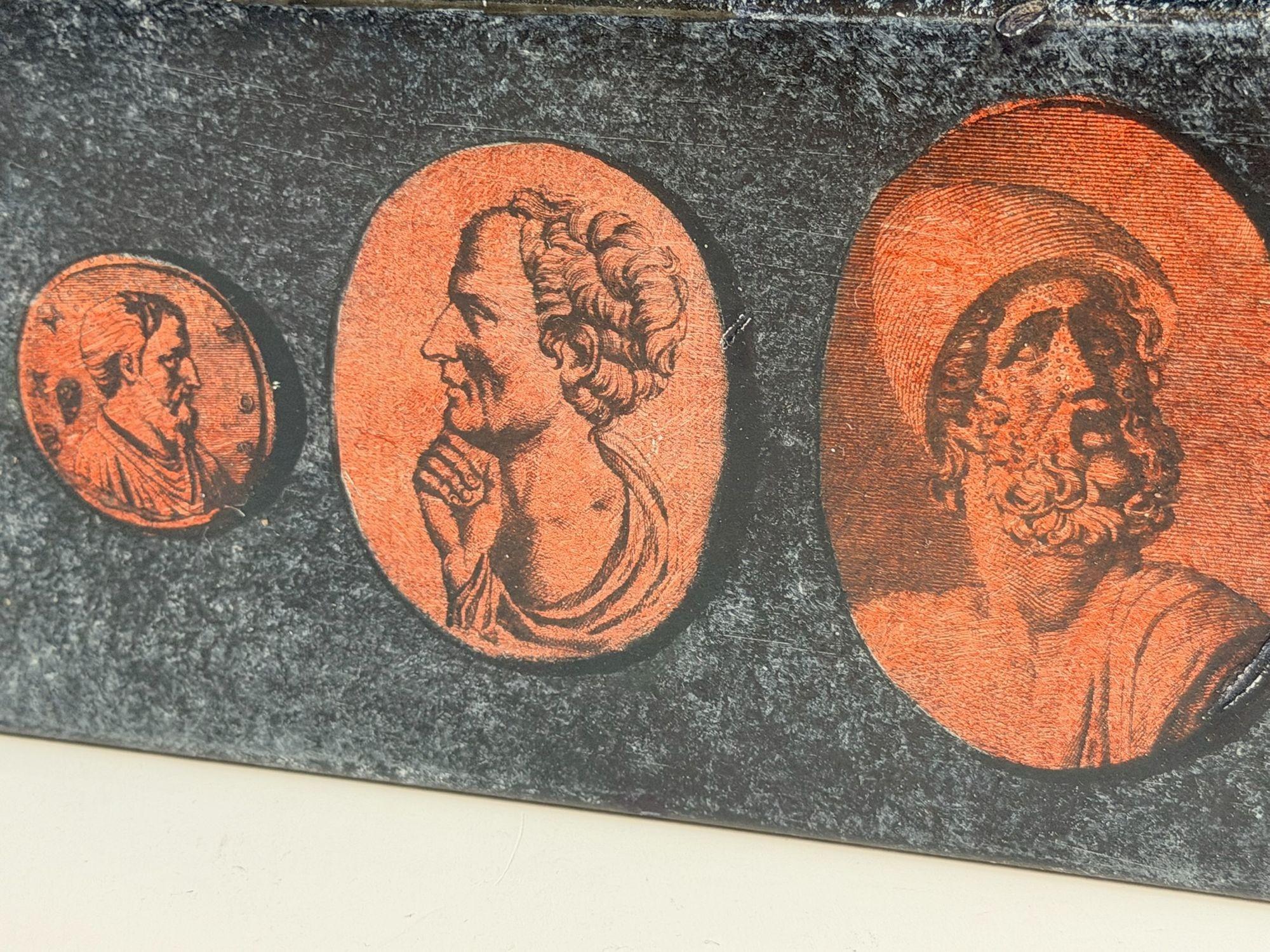 Attribuito a Pierre Fornasetti Scatola di sigarette, 1960 in vendita 1