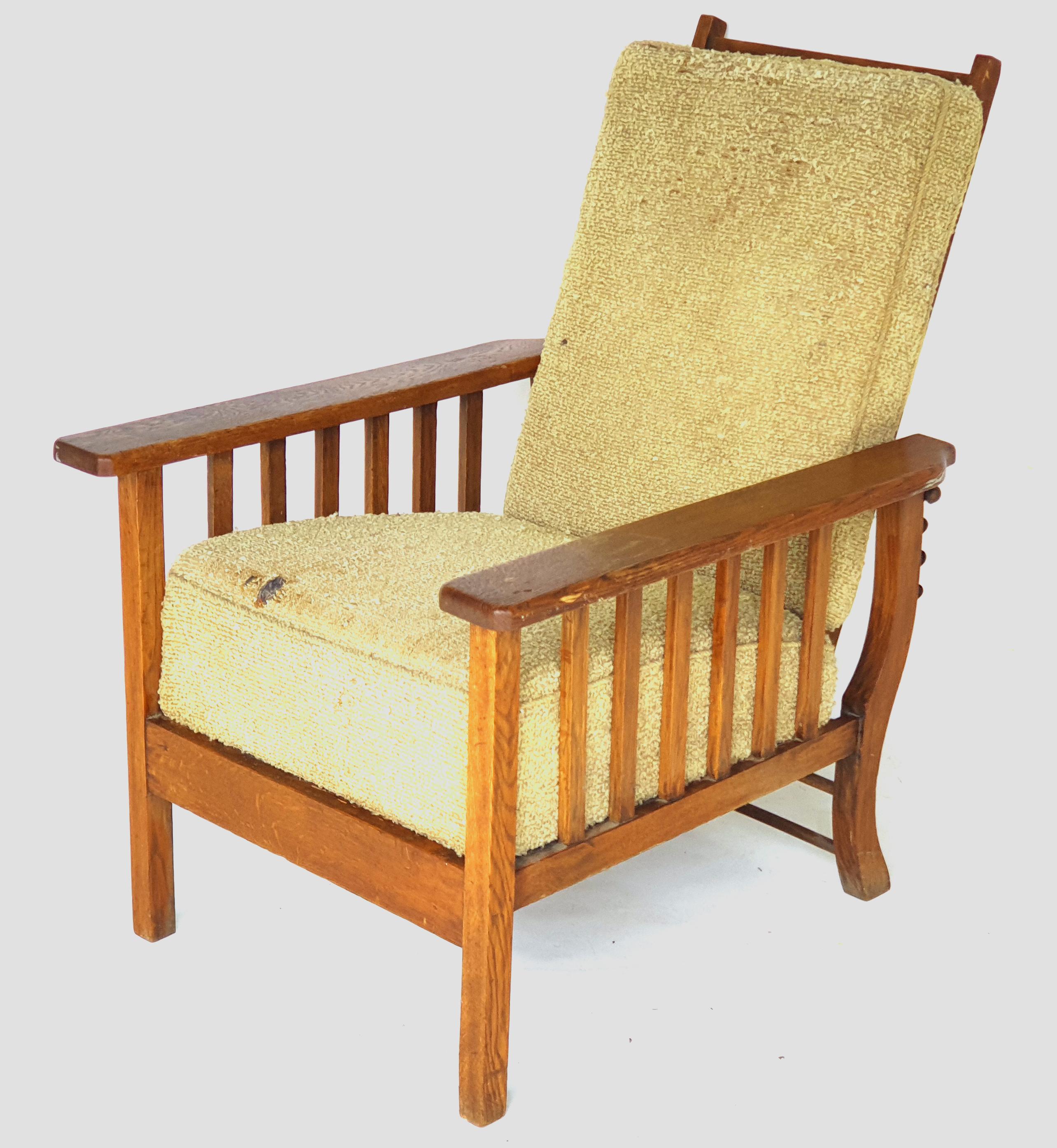 Attributed to Richard Riemerschmid - Art Nouveau armchair, 1910s. Made of oak.

With fold-down backrest, original condition. 

This armchair is attributed to Richard Riemerschmid (1868-1957), a German architect, art professor and interior