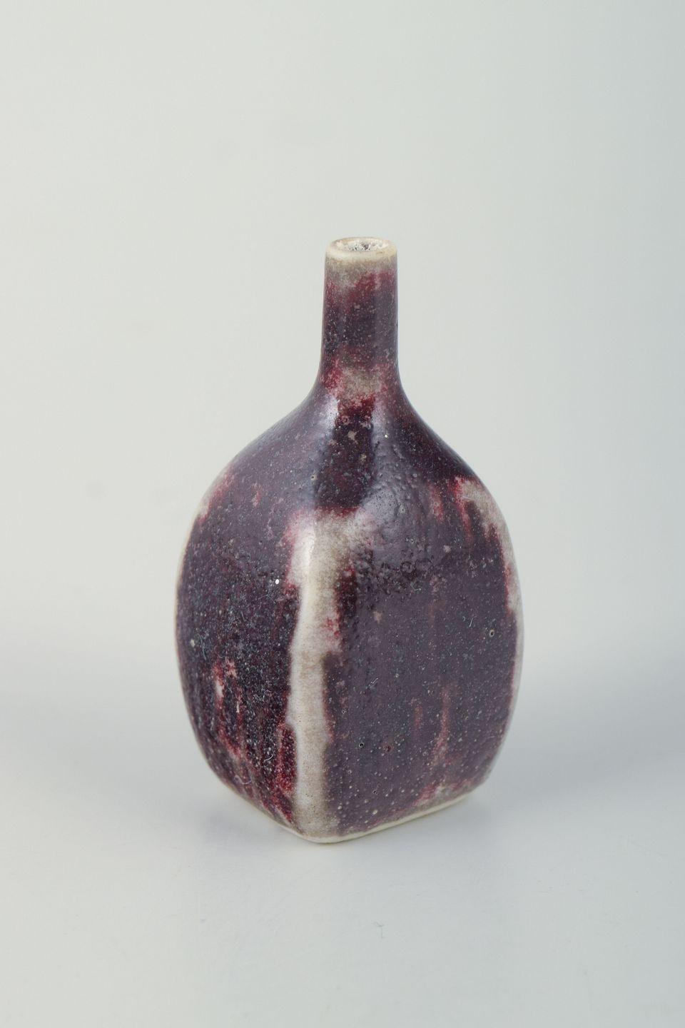 Scandinave moderne Attribué à Stig Lindberg, vase miniature en grès, pour Gustavsberg Studio. en vente