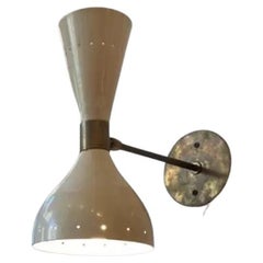 Attribuito a Stilnovo Coppia di applique in acciaio e ottone bianco