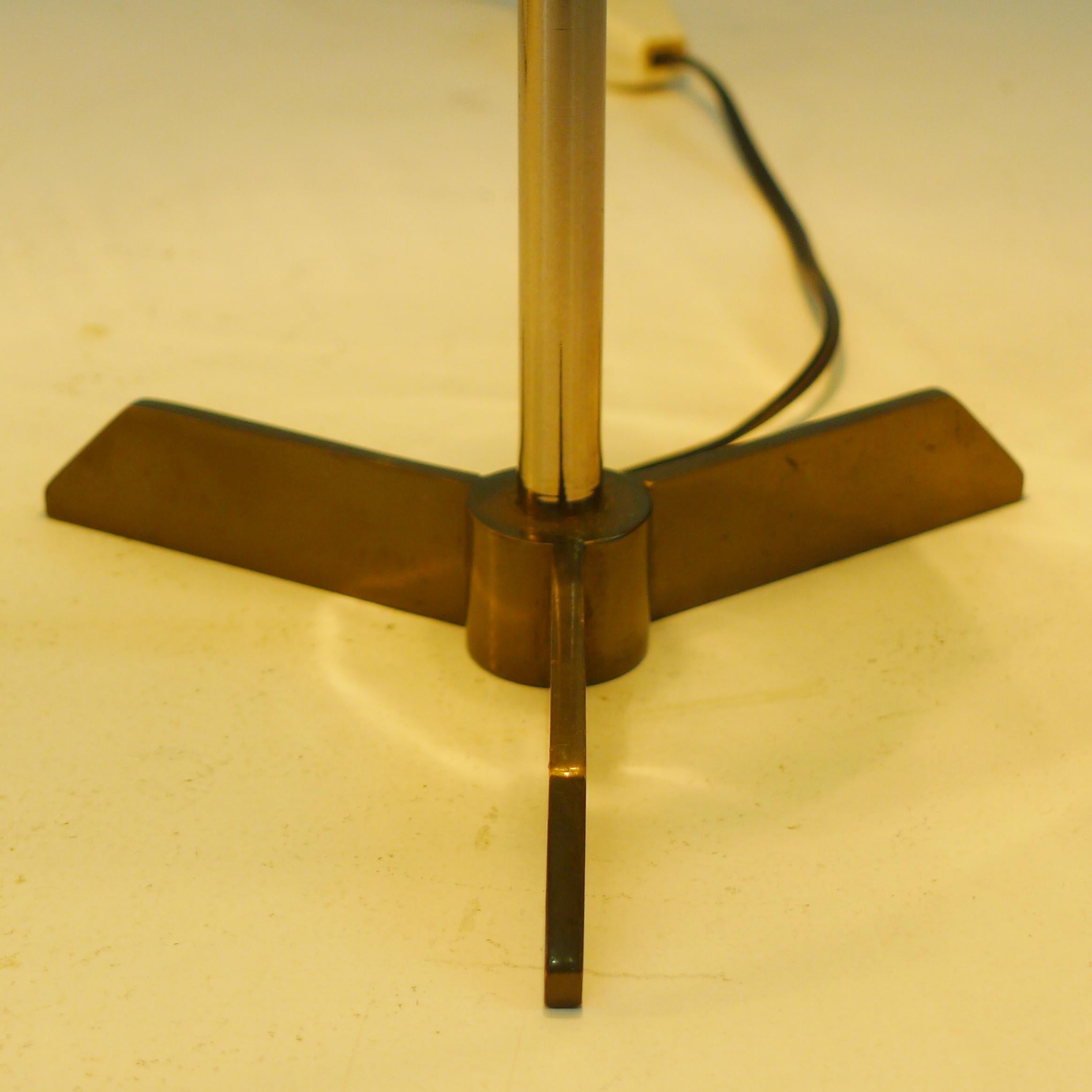 Stilux zugeschrieben, Paar italienische Tischlampen aus den 1950er Jahren, gelbes Acryl und Messing im Angebot 5