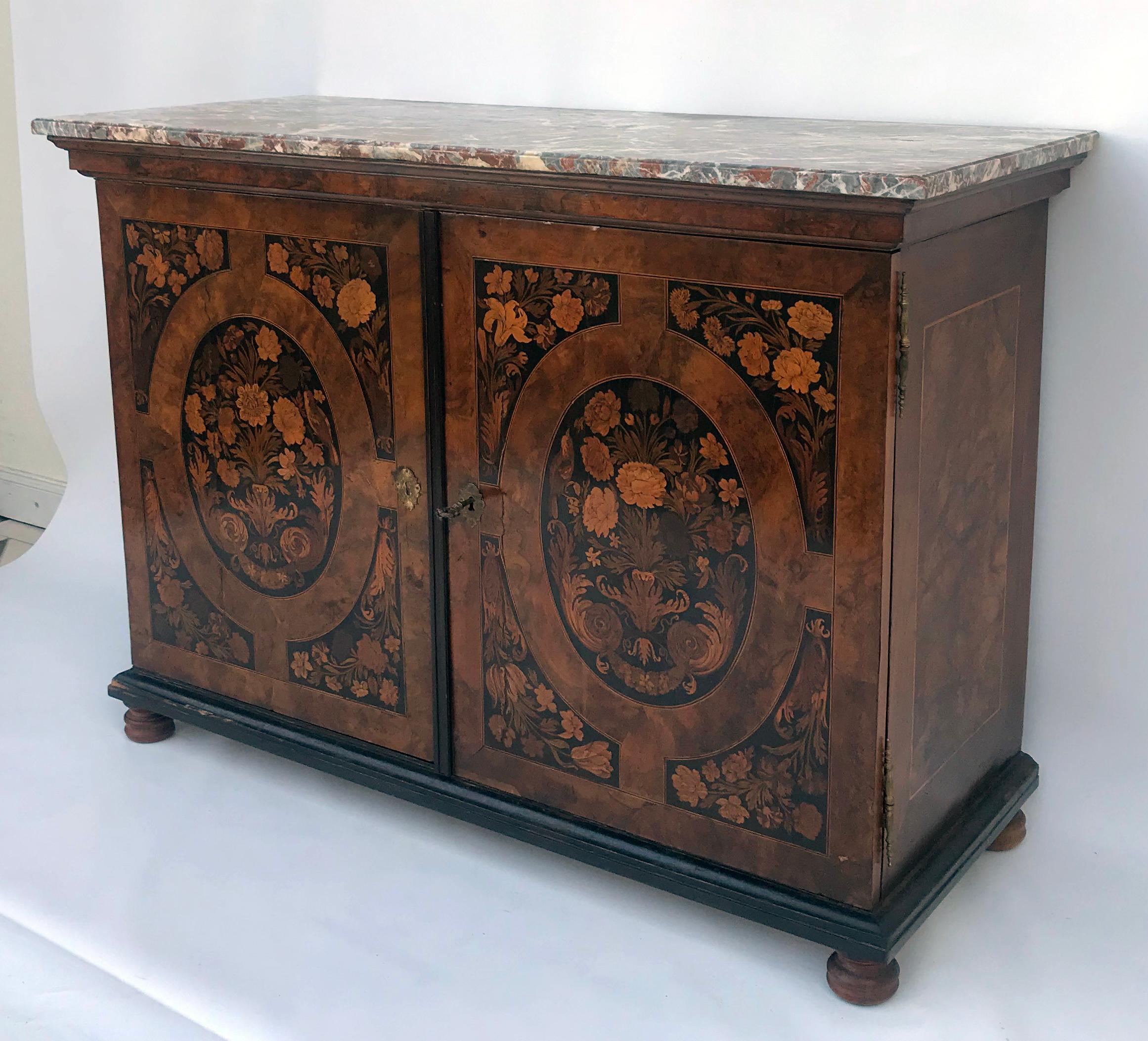 Attributed to Thomas Hache, Baroque Sideboard, Grenoble, France, 1740s In Good Condition In Kiel, Schleswig-Holstein