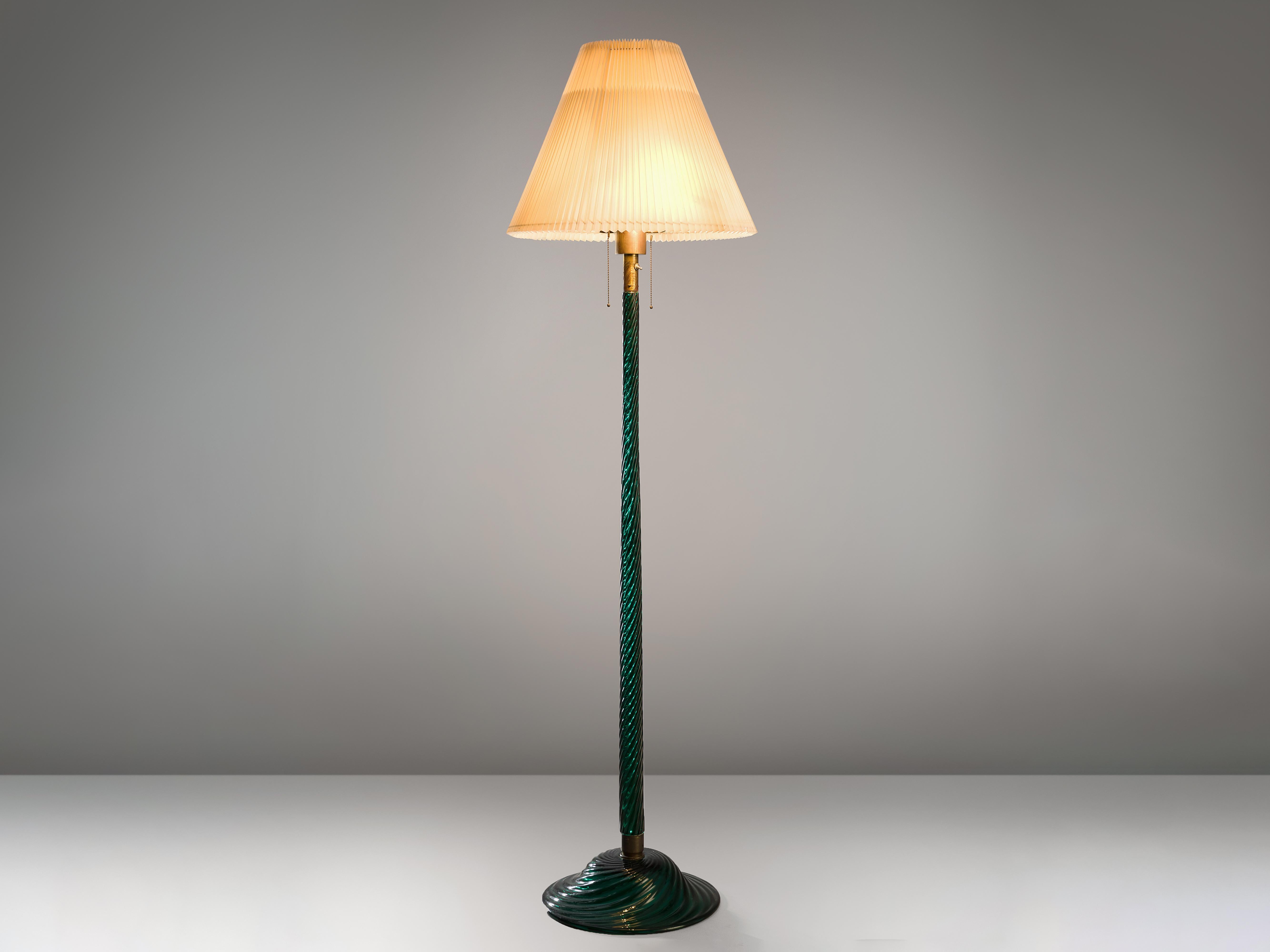 Attributed to Venini, floor lamp, glass, brass, Italy, 1940s

The lamp has a ribbed, 'costelature' stem and base made out of green glass. Thanks to the way the glass is shaped, this floor lamp is much more than a functional object as it has a