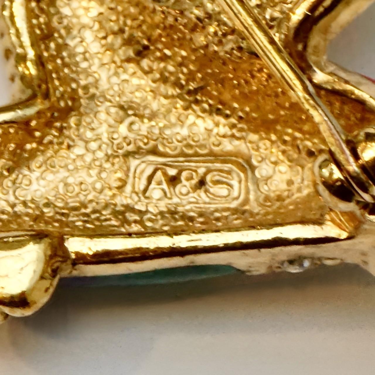 Attwood & Sawyer Gold Plated Green Blue Red Enamel and Rhinestone Bird Brooch In Good Condition For Sale In London, GB