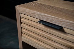 Consola con cajones Atwater, de AMBROZIA, roble blanco macizo, piel de Dijon y metal