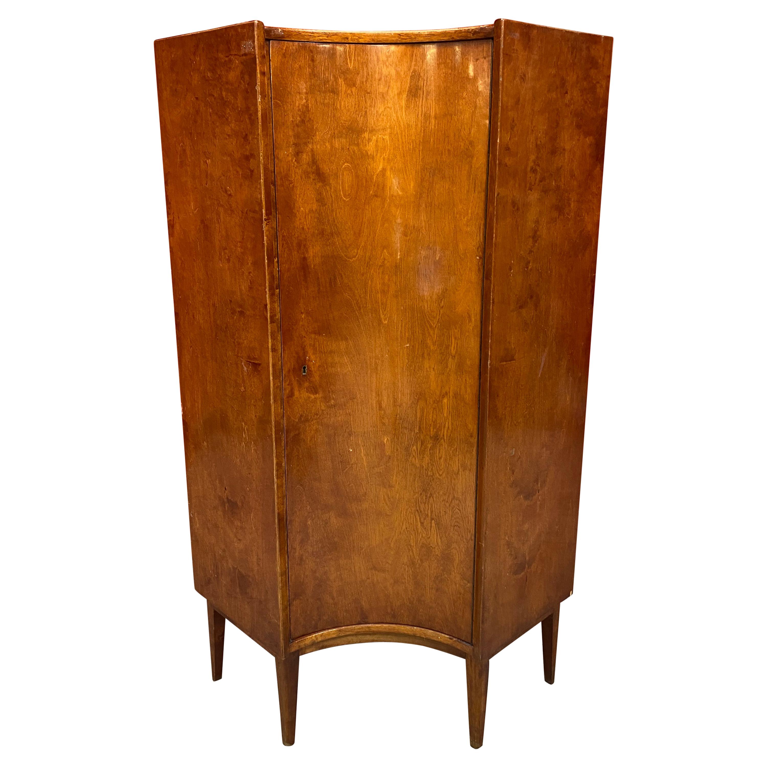 Armoire d'angle atypique, vers 1958
