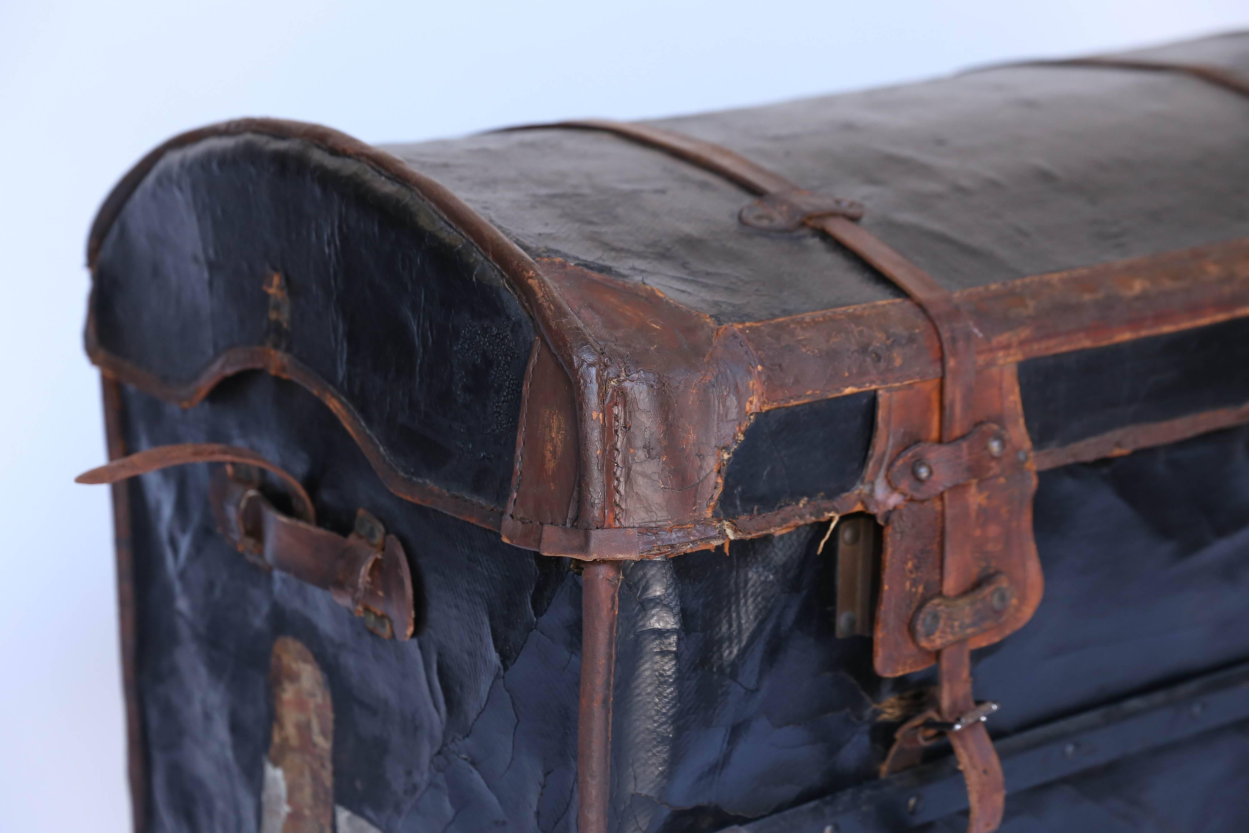 Au Depart Camel Back Trunk, circa 1900 In Good Condition In Houston, TX