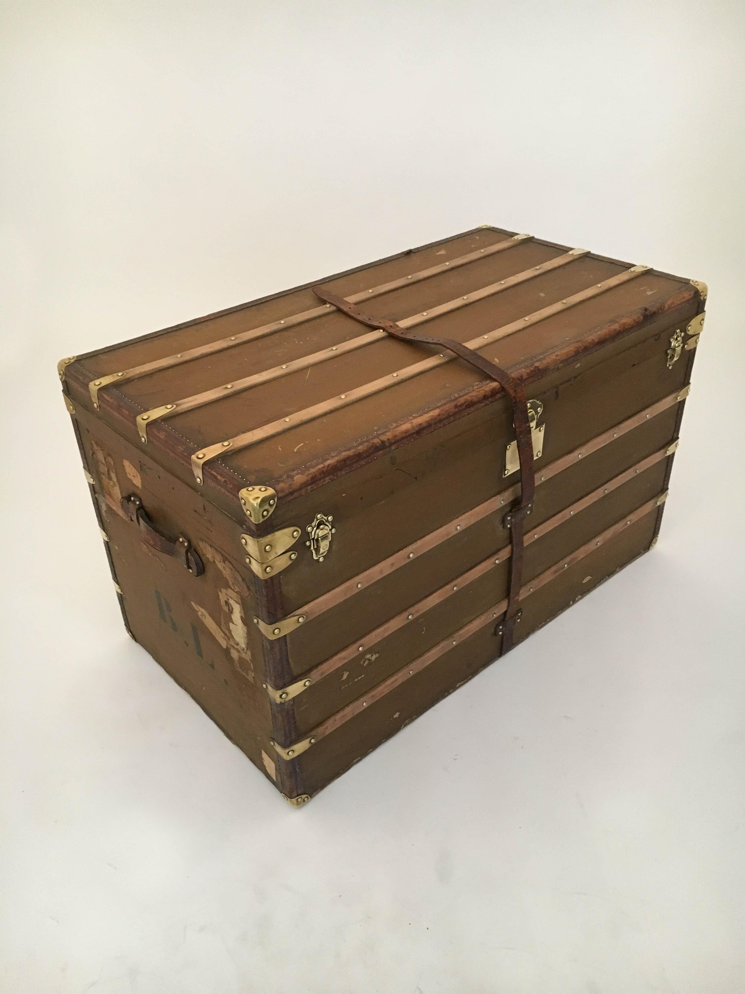 French Au Départ Courier Trunk Early 20th Century, France, 1910s For Sale
