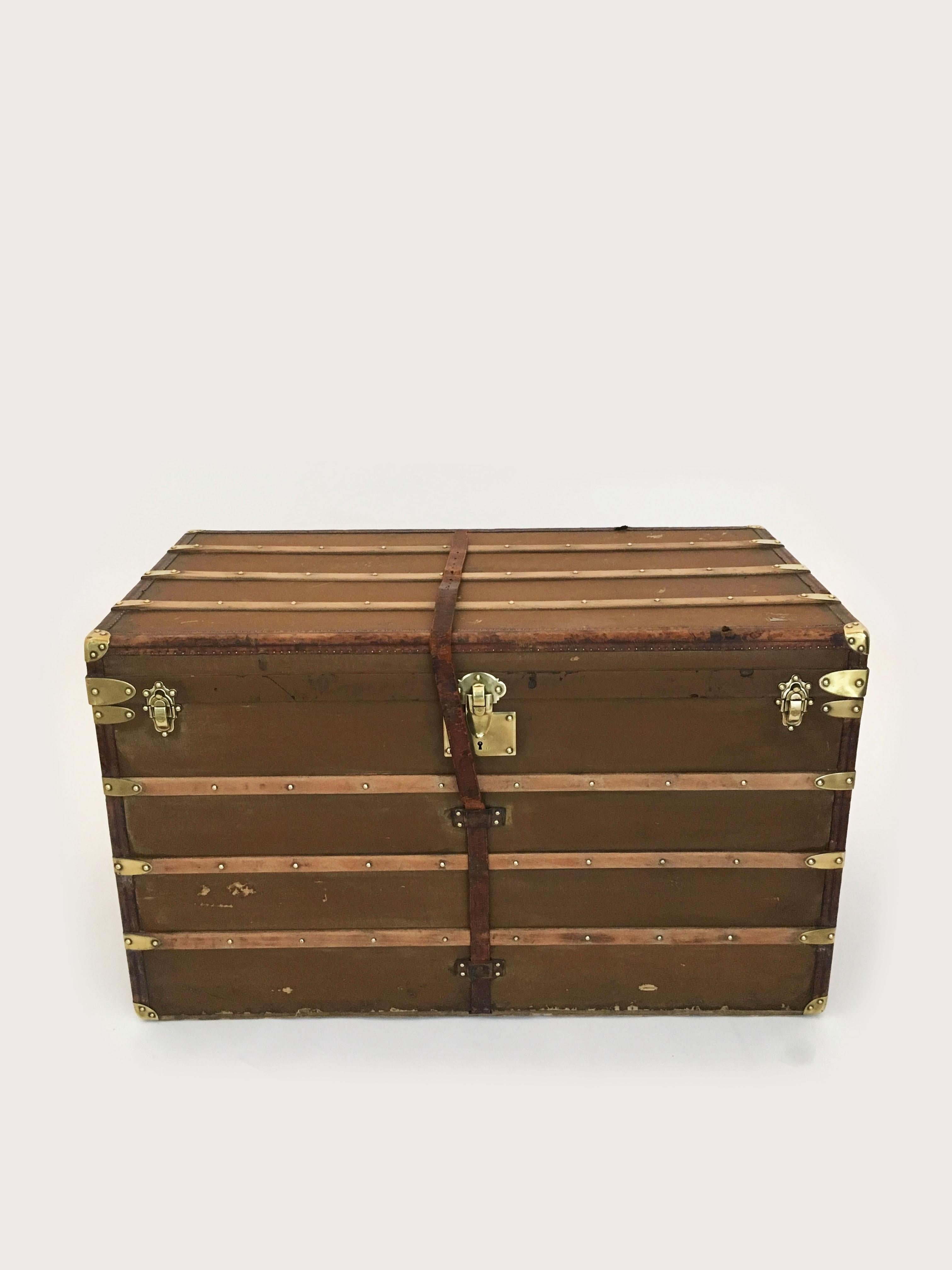 Au Départ Courier Trunk Early 20th Century, France, 1910s (Internationaler Stil) im Angebot