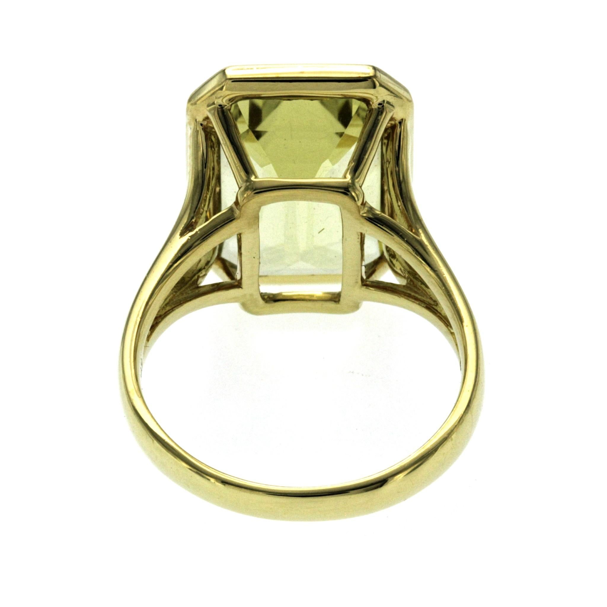 Au  Goshwara 18 Karat Gelbgold  Zitronenquarz Smaragdschliff Lünette Set Ring Größe 7 im Zustand „Hervorragend“ in Los Angeles, CA
