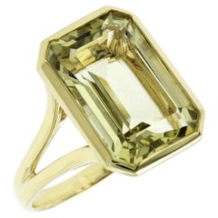 Au  Goshwara 18 Karat Gelbgold  Zitronenquarz Smaragdschliff Lünette Set Ring Größe 7